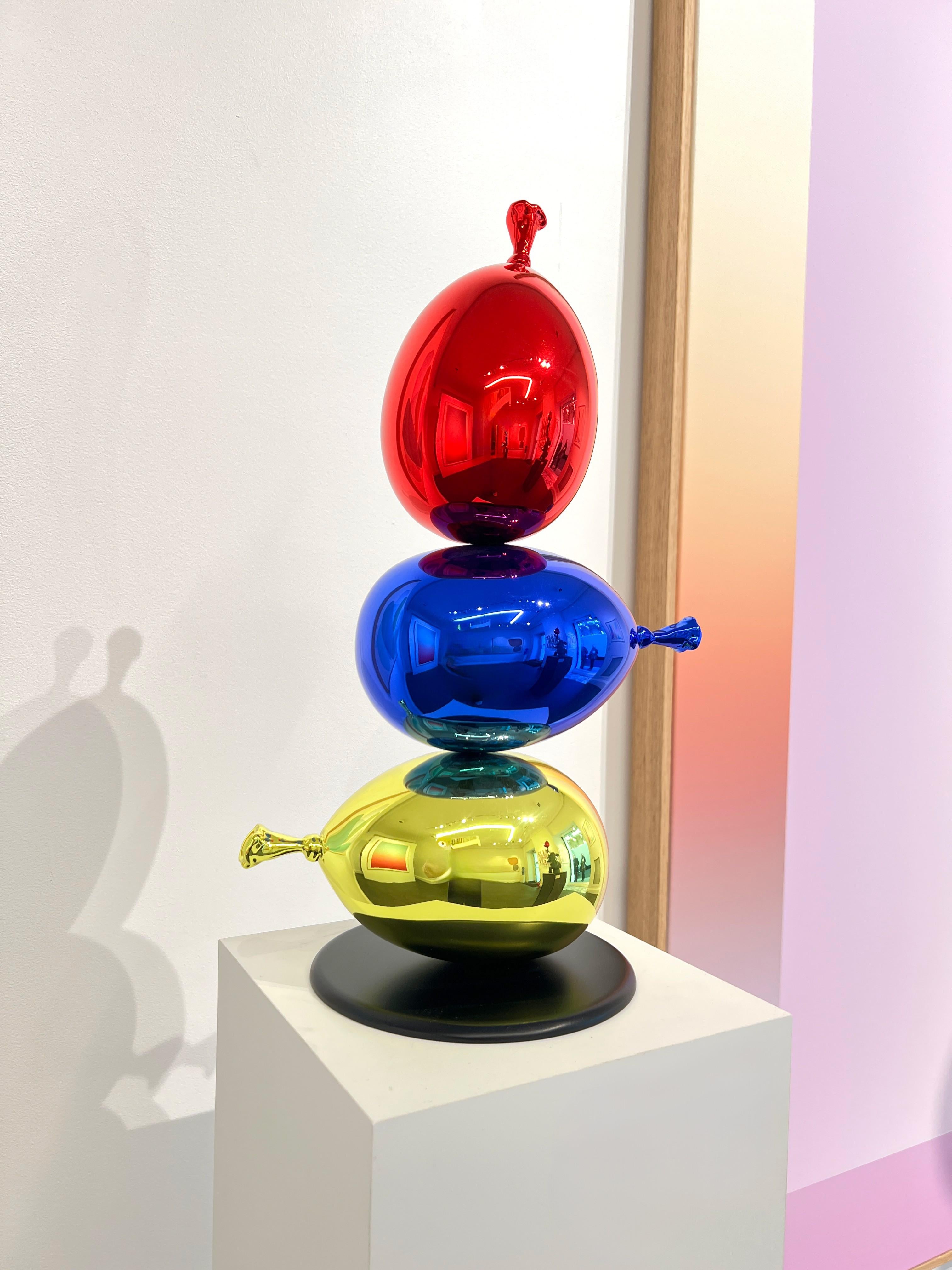 Ballons de Cirque - Gold Figurative Sculpture by Philippe Berry