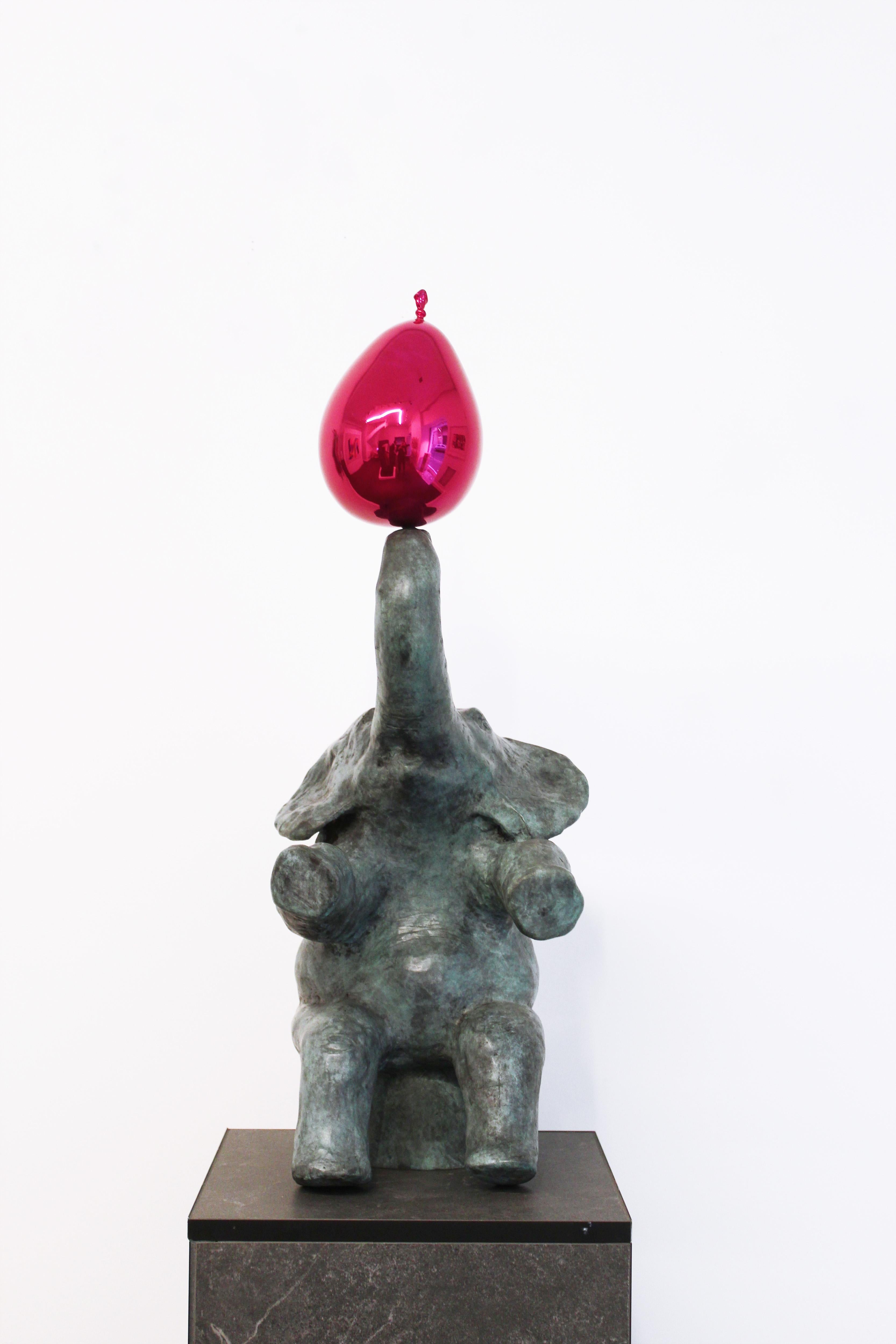 Eléphant et son ballon rose - Sculpture Pop Art di Philippe Berry