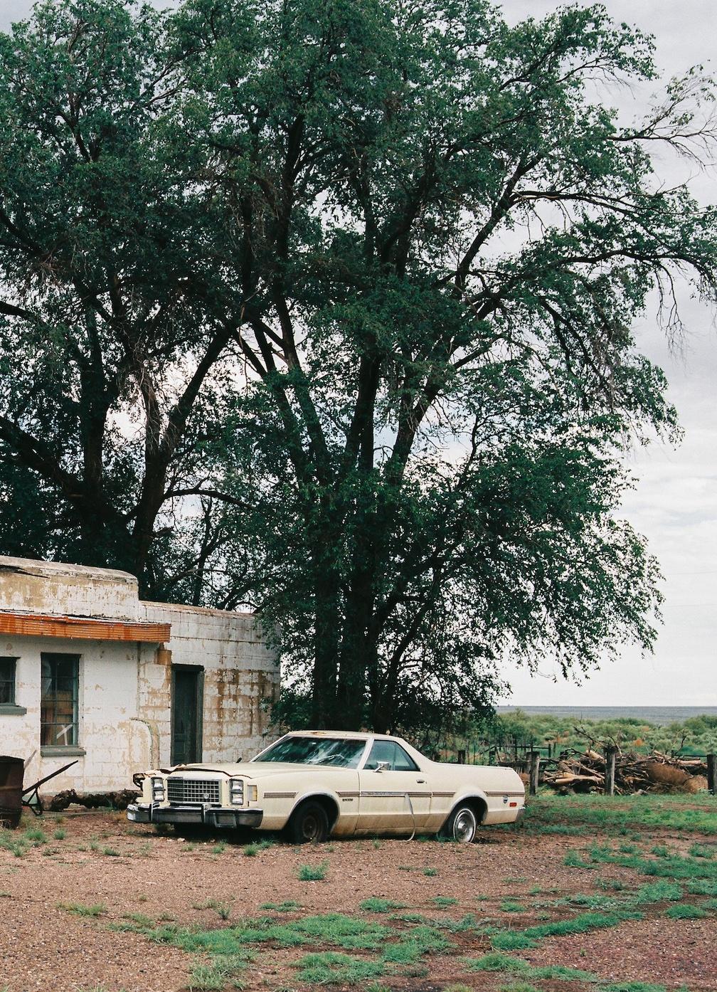 American Vintage, 2022, Hereford, NM, USA - Photograph by Philippe Blayo