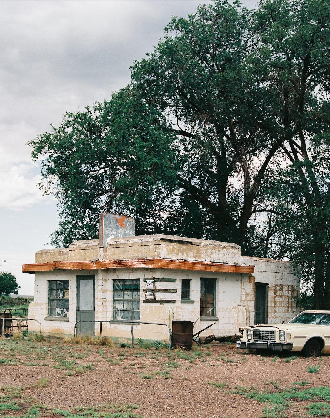 American Vintage, 2022, Hereford, NM, USA - Contemporary Photograph by Philippe Blayo