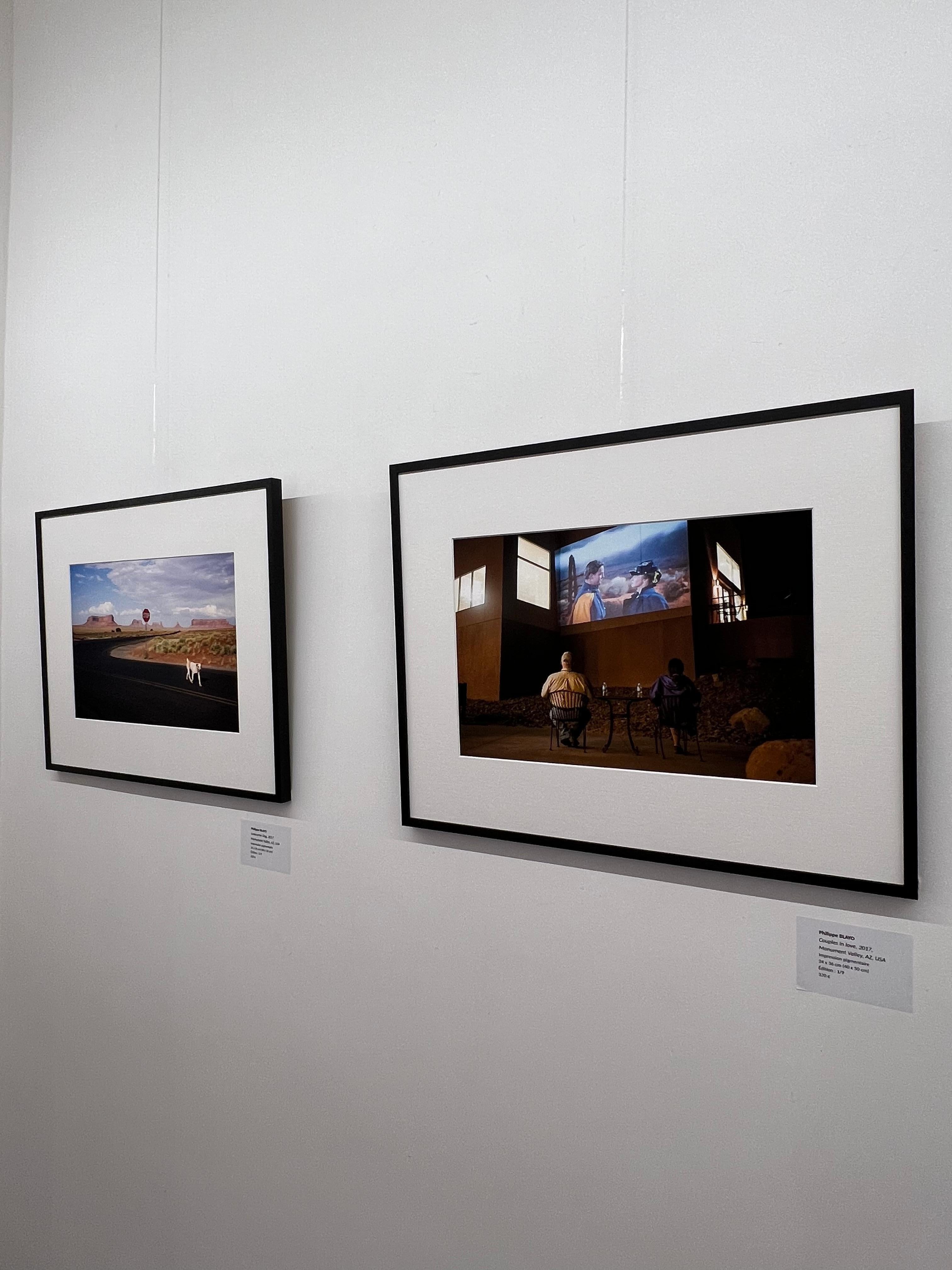 Couples in Love, Monument Valley, AZ, USA - Contemporary Photograph by Philippe Blayo