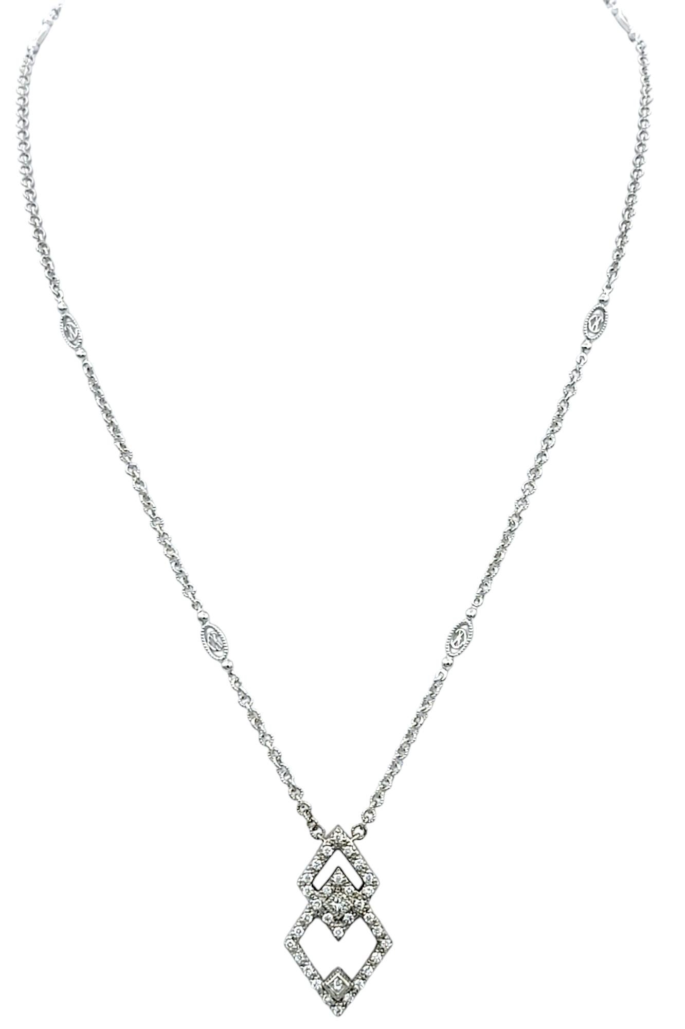 Contemporaneo Collana con ciondolo geometrico aperto con diamanti di Philippe Charriol in oro bianco 18 carati in vendita