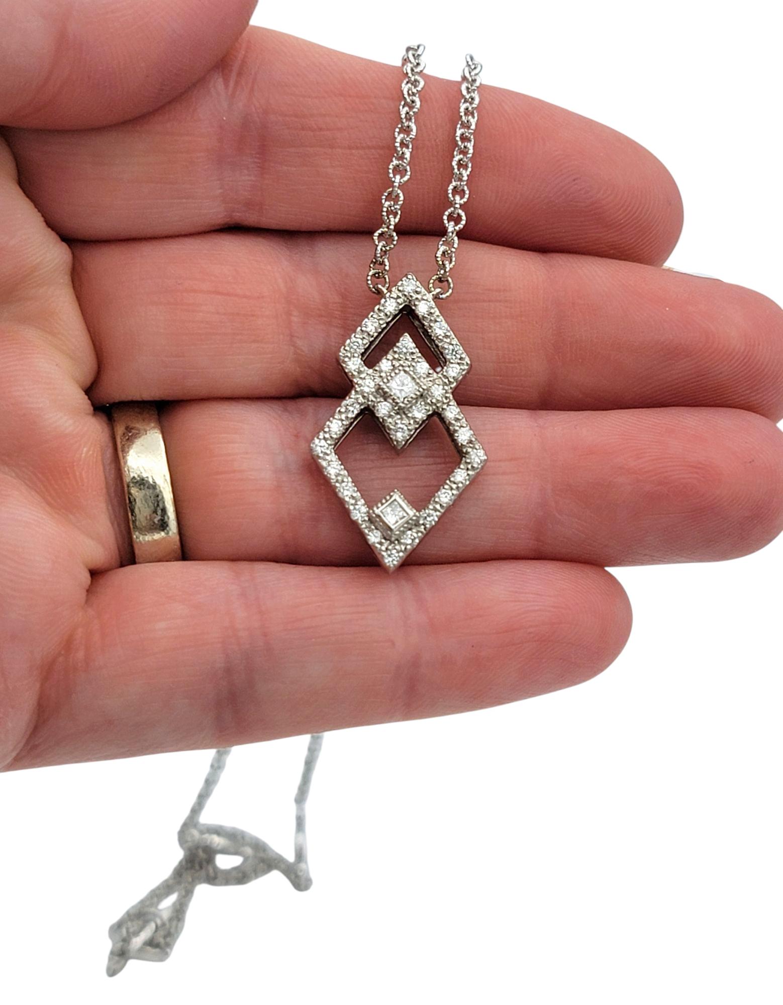 Collana con ciondolo geometrico aperto con diamanti di Philippe Charriol in oro bianco 18 carati in vendita 2