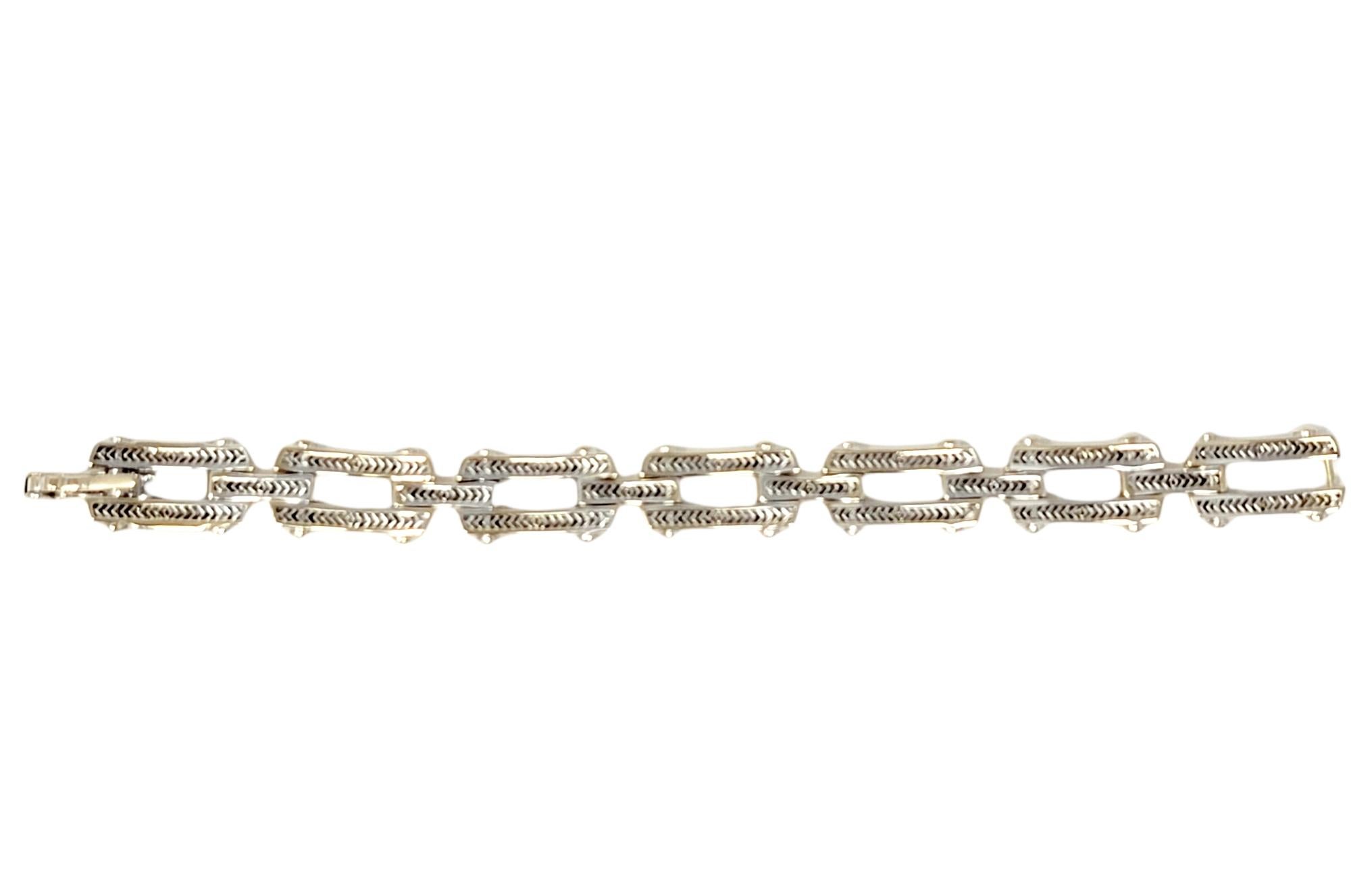 Philippe Charriol Bracelet à maillons articulés en or blanc 18 carats avec diamants pavés en vente 5