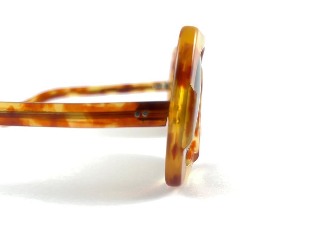 Uomo Occhiali da sole Philippe Chevallier Avant Garde Translucent Light Tortoise 1960s in vendita
