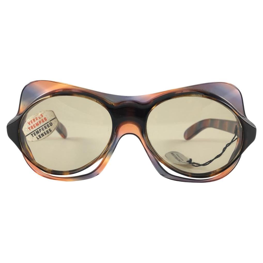 Philippe Chevallier Vintage Avant Garde Transluzente Sonnenbrille, 1960er Jahre im Angebot