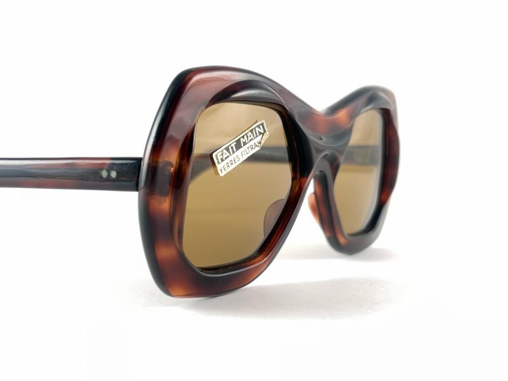 A True Iconic Philippe Chevallier Robust Frame Sporting A Beautiful Pair Of Medium Brown Lenses. 
This Pair May Show Sign of Wear Due To Nearly 50 Years Of Storage  Please Study The Pictures Before Buying.
This Pair Of Vintage Philippe Chevallier 
