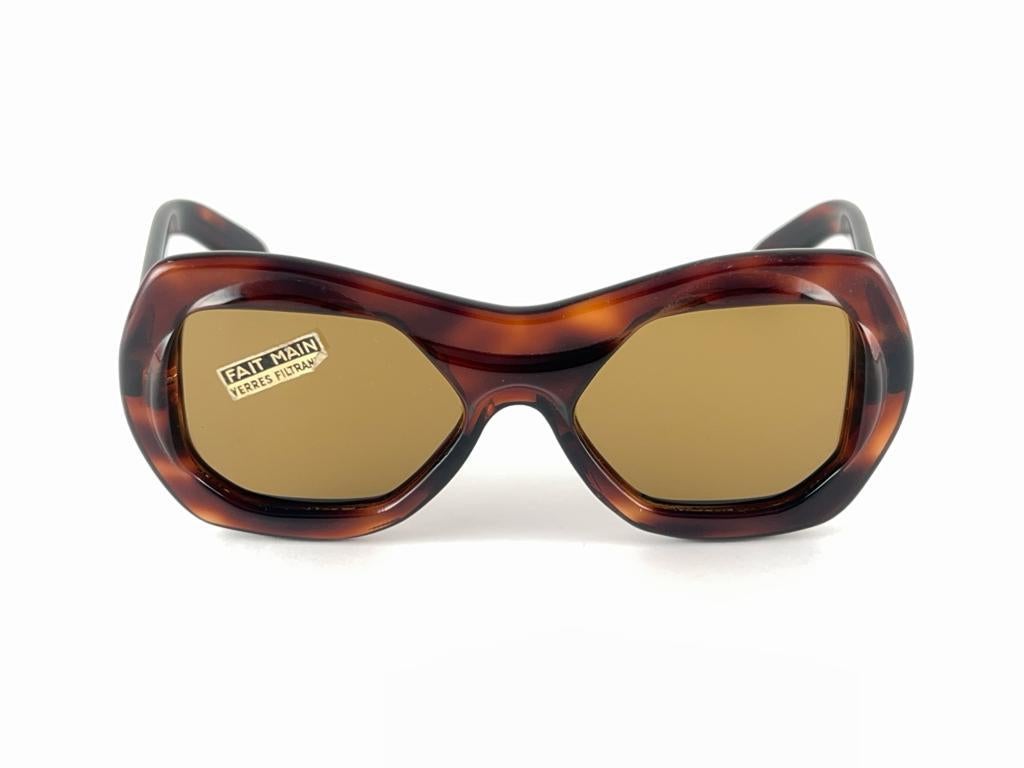 Philippe Chevallier Vintage Avant Garde Translucent tortoise Sunglasses 1960's  In Excellent Condition For Sale In Baleares, Baleares