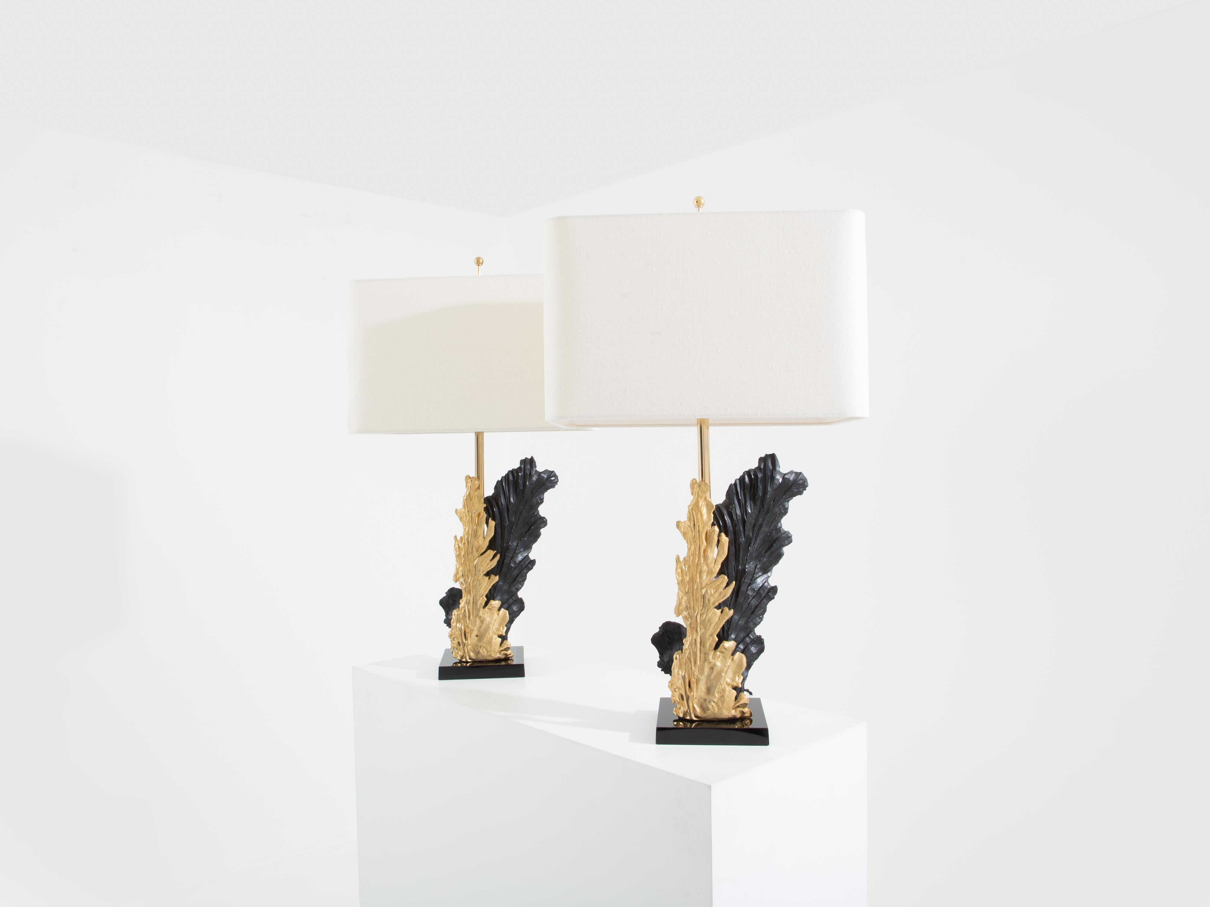 Mid-Century Modern Philippe Cheverny paire de grandes lampes de table en résine et bronze années 1970 en vente