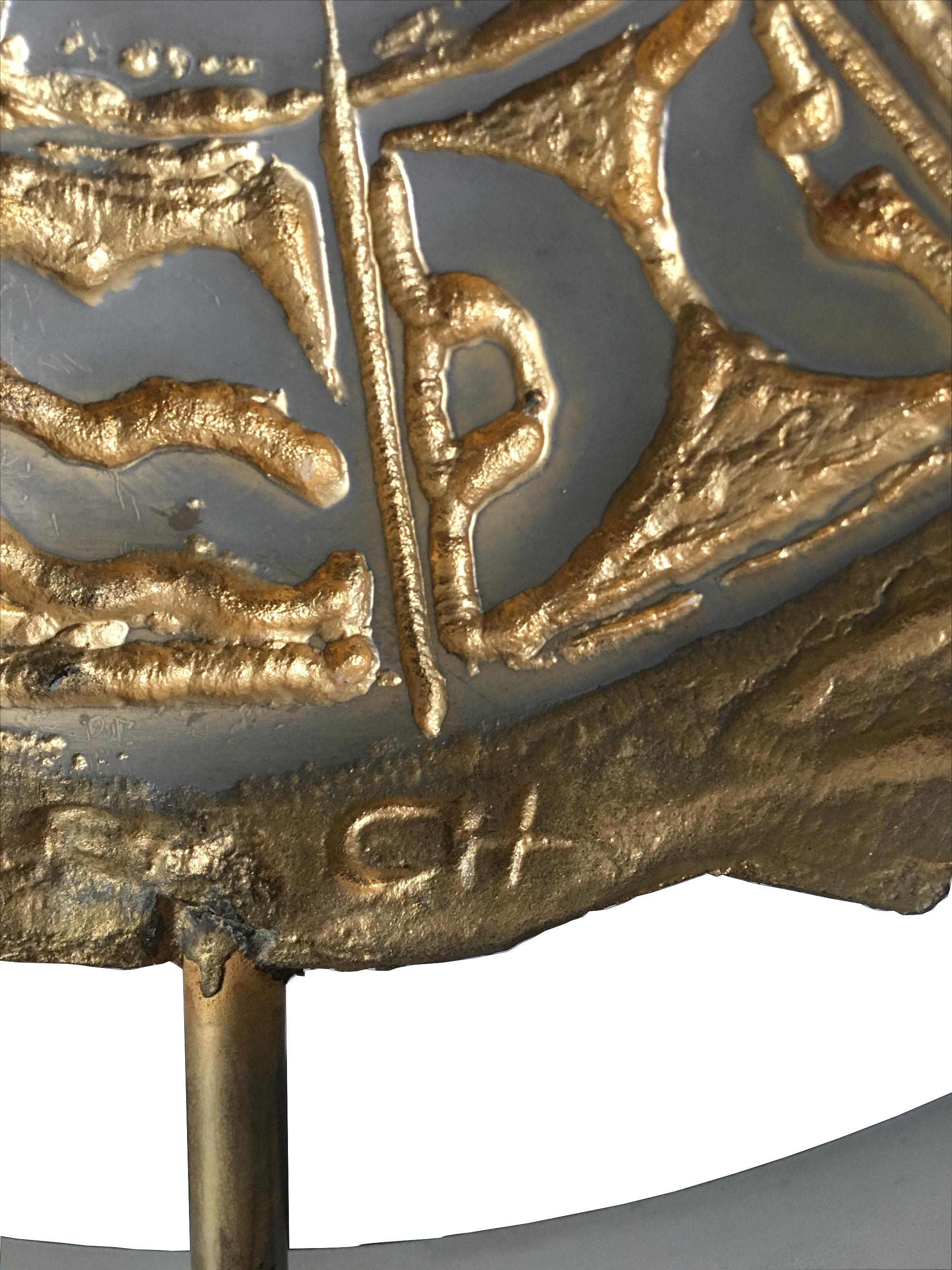 Brutalisme Sculpture du zodiaque Philippe Cheverny signée Philippe Cherverny en métal moulé, doré en vente