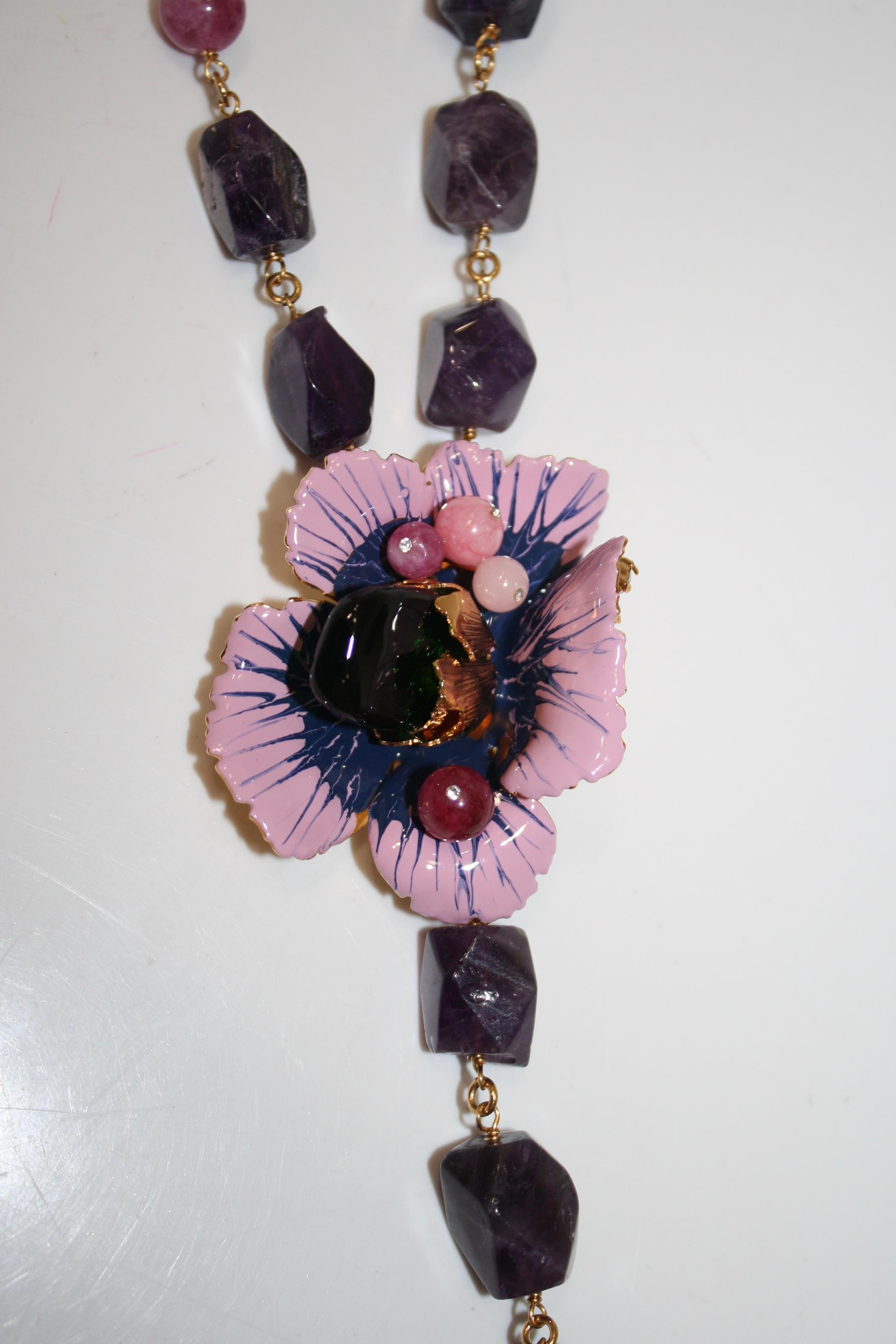 Necklace made with Amethyst. Enameled flower encrusted with pink quartz and crystal, pate de verre . Copper dipped in 24 carat gold.
Made in France