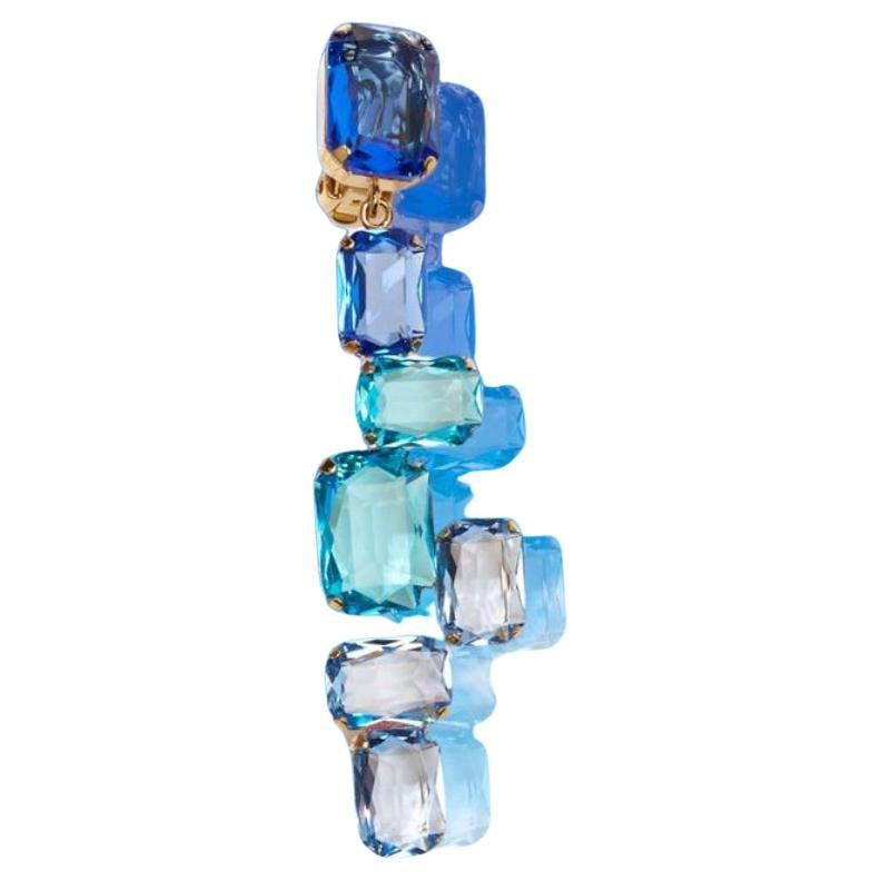 Baléares: Like an aquatic wave, simple and translucent.
Crystal stones in marine and floral hues evoke Formentera and the cliffs of Mont Vedra…
Composition
Crystal stones set on champagne-gold-plated brass frames


THE BRAND

Since 1986, PHILIPPE