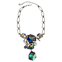 Philippe Ferrandis, collier à pendentif en métal noir, verre cabochon et cristal