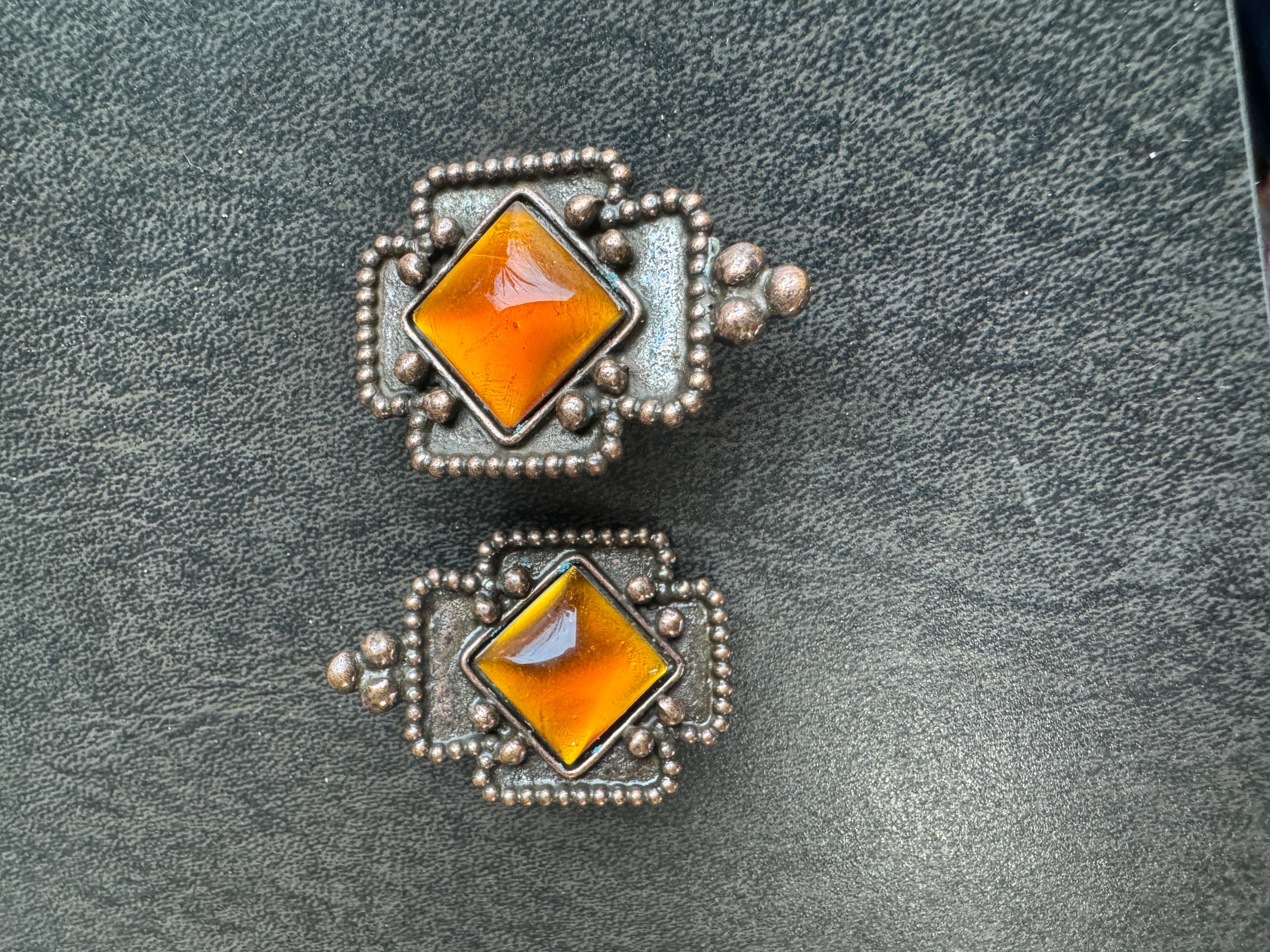 Philippe Ferrandis Orecchini a clip in bronzo con vetro Gripoix  1990s in vendita 4