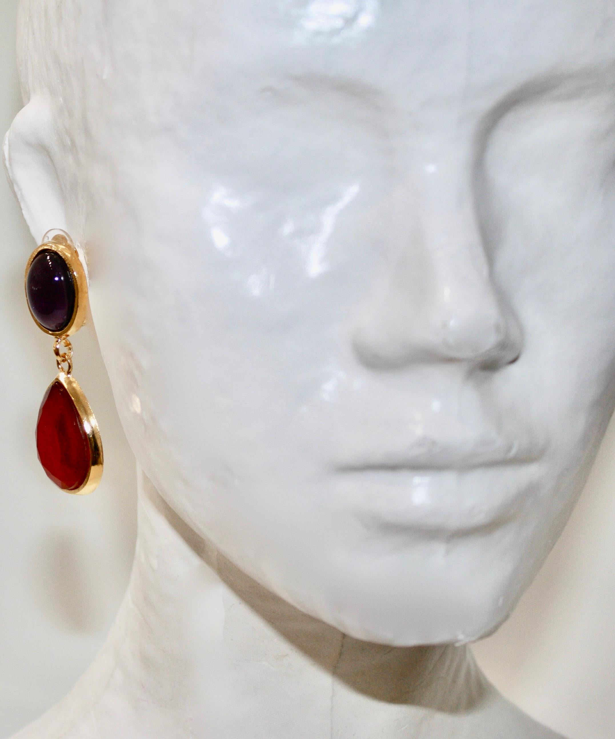 Clip earrings with purple and red resin. 24-carat gilded brass.
Signature on the back
Philippe Ferrandis, French luxury designer. His jewels are hand-made in his workshops in Paris, in the respect of an exceptional know-how.
He has been a parurier