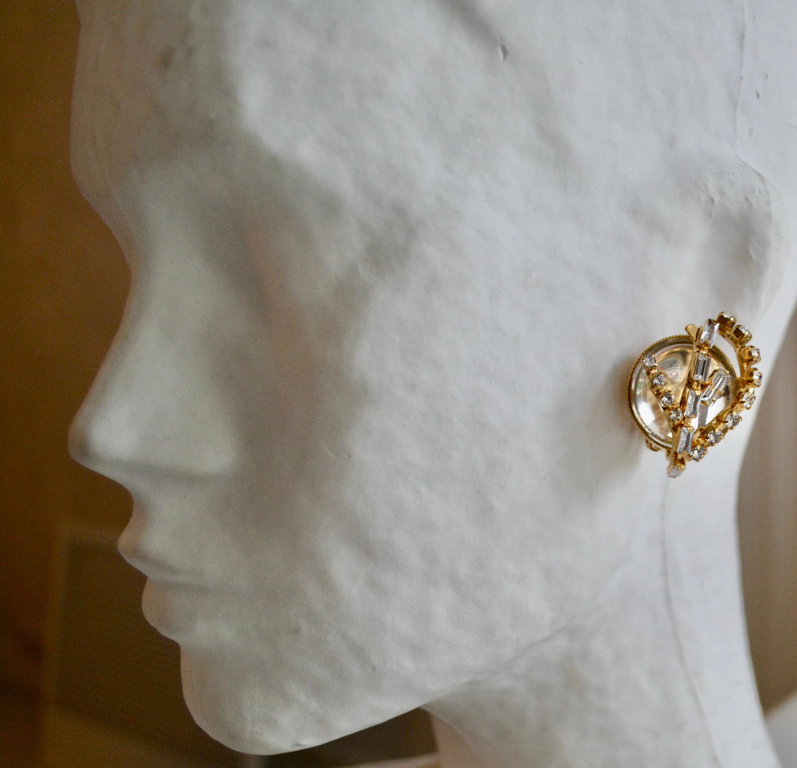Hergestellt in Frankreich
Philippe Ferrandis, französischer Luxusdesigner. 
Seine Juwelen werden in seinen Pariser Werkstätten von Hand gefertigt, 
in Bezug auf ein außergewöhnliches Know-how.
Clip-Ohrring mit Bergkristall und Swarovski 