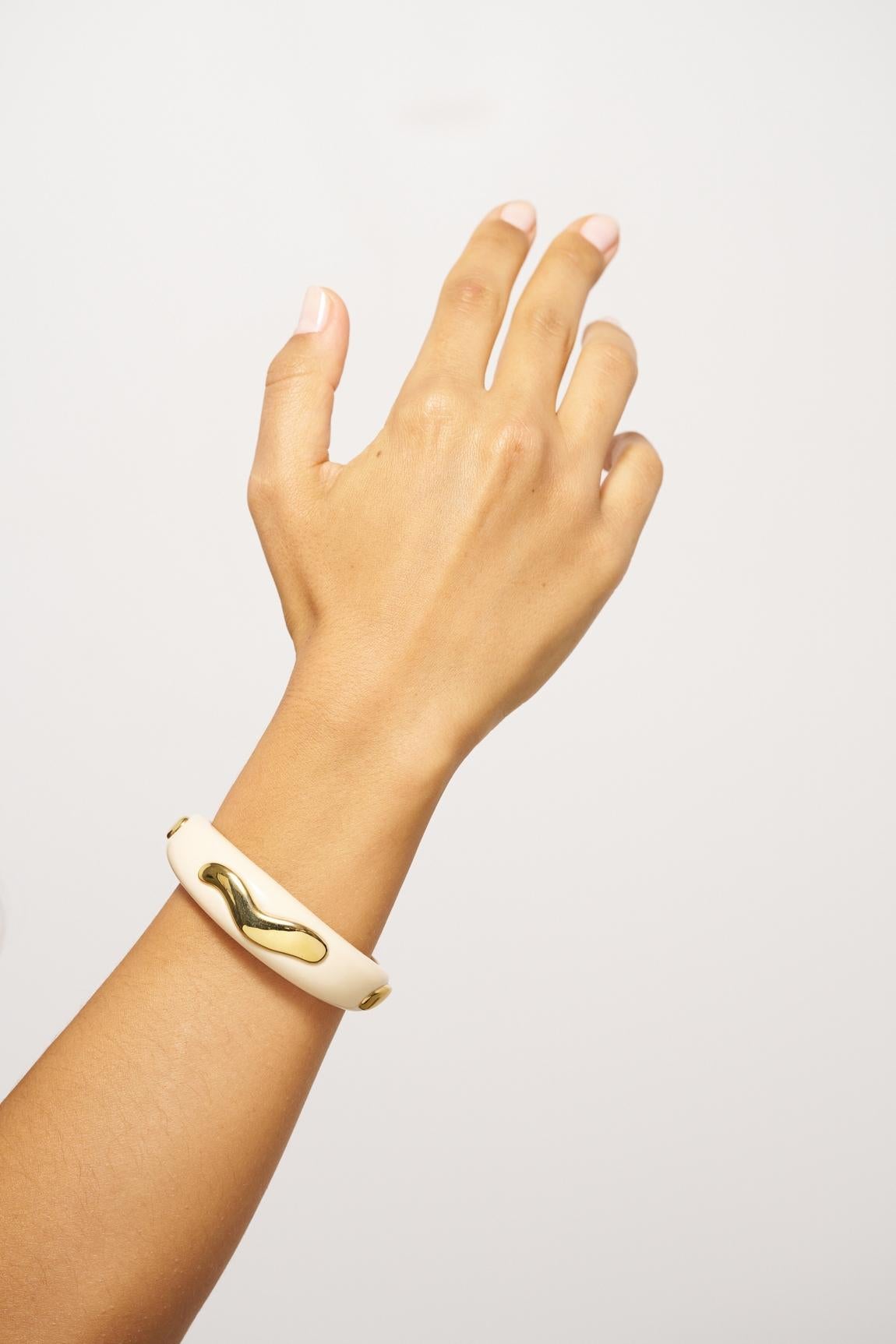 Moderne Philippe Ferrandis Bracelet jonc Waves en blanc et or en vente