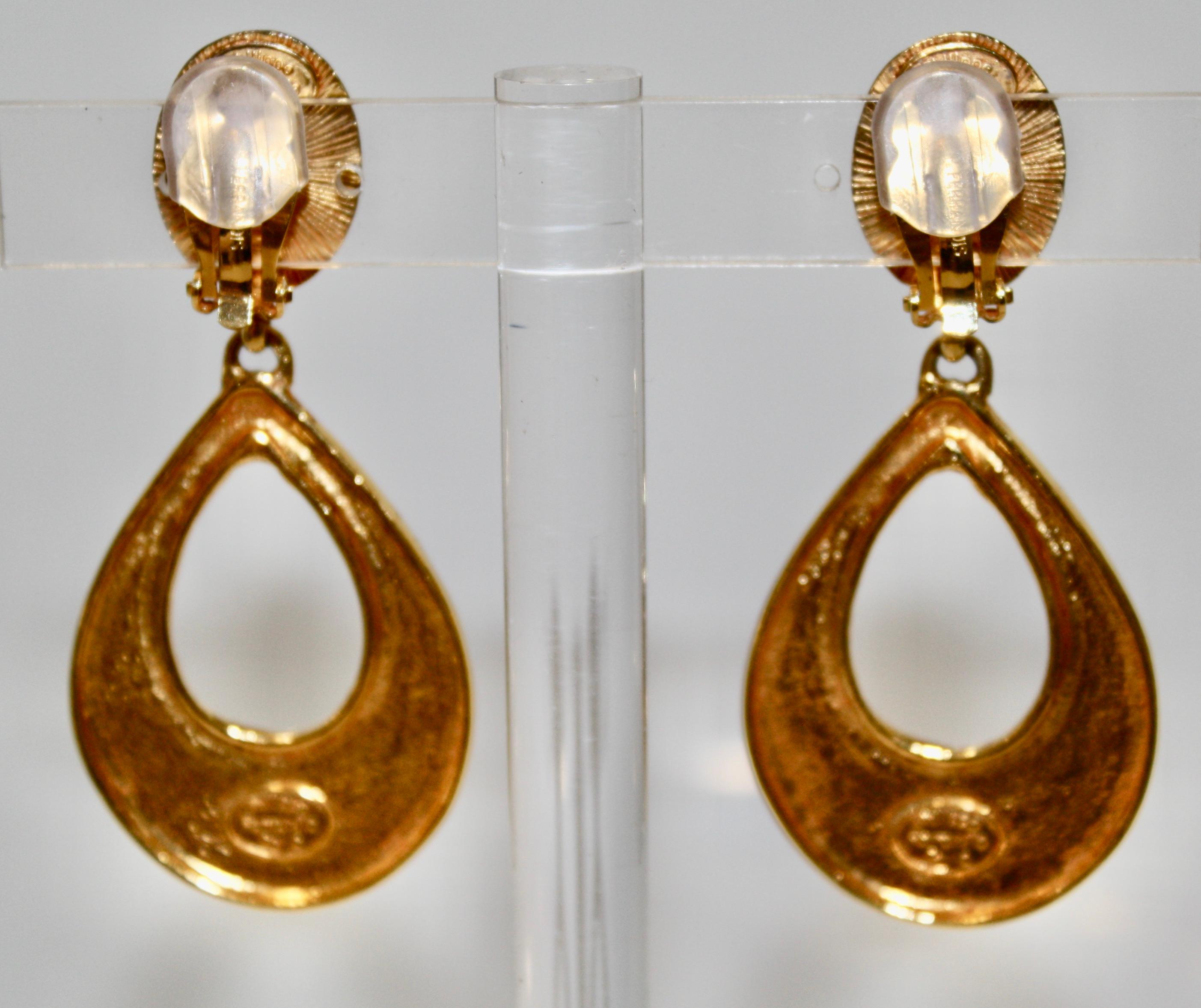 Philippe Ferrandis  White Agate Large Clip Earrings  In New Condition In Virginia Beach, VA