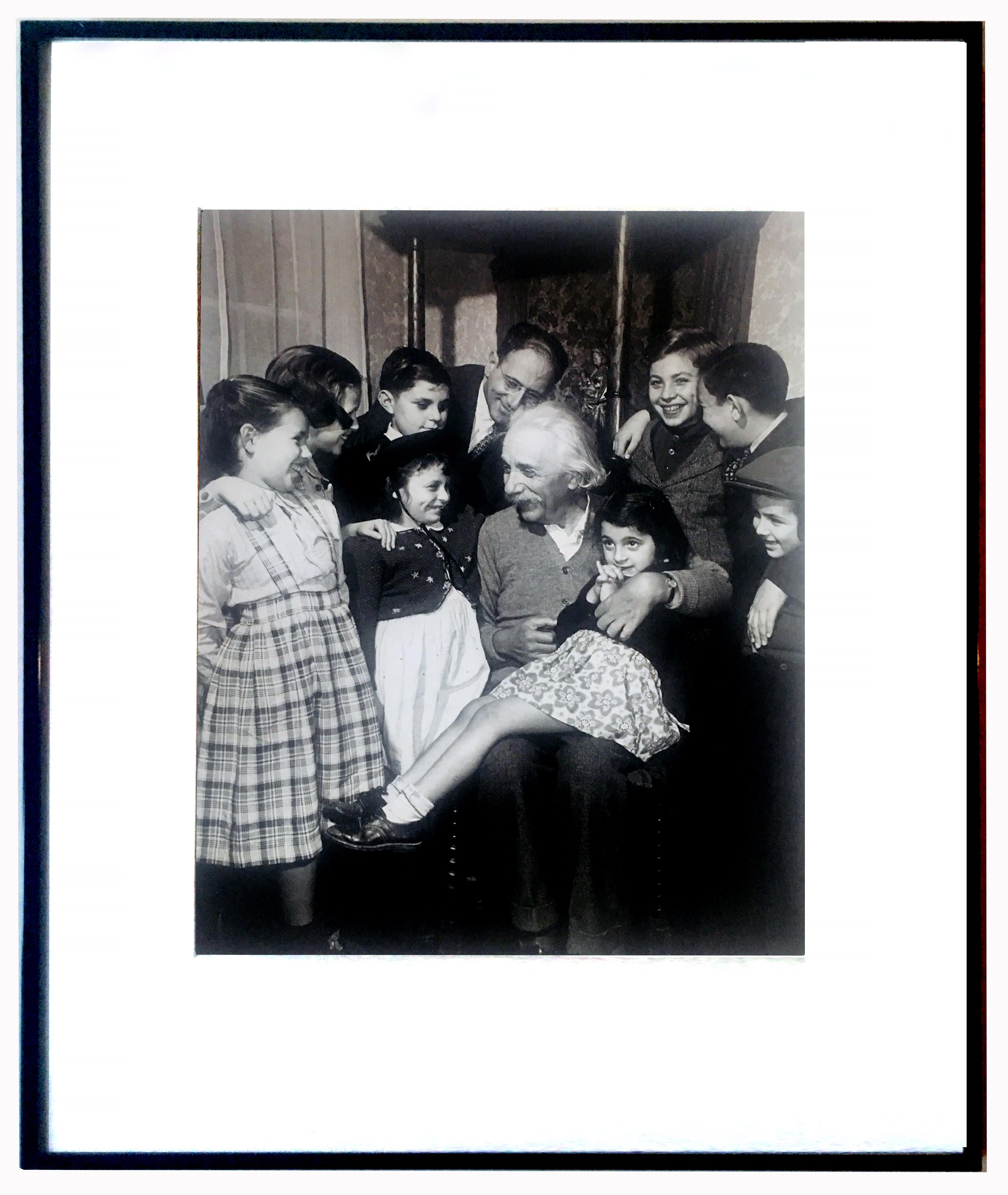 Philippe Halsman Portrait Photograph - Einstein with Children