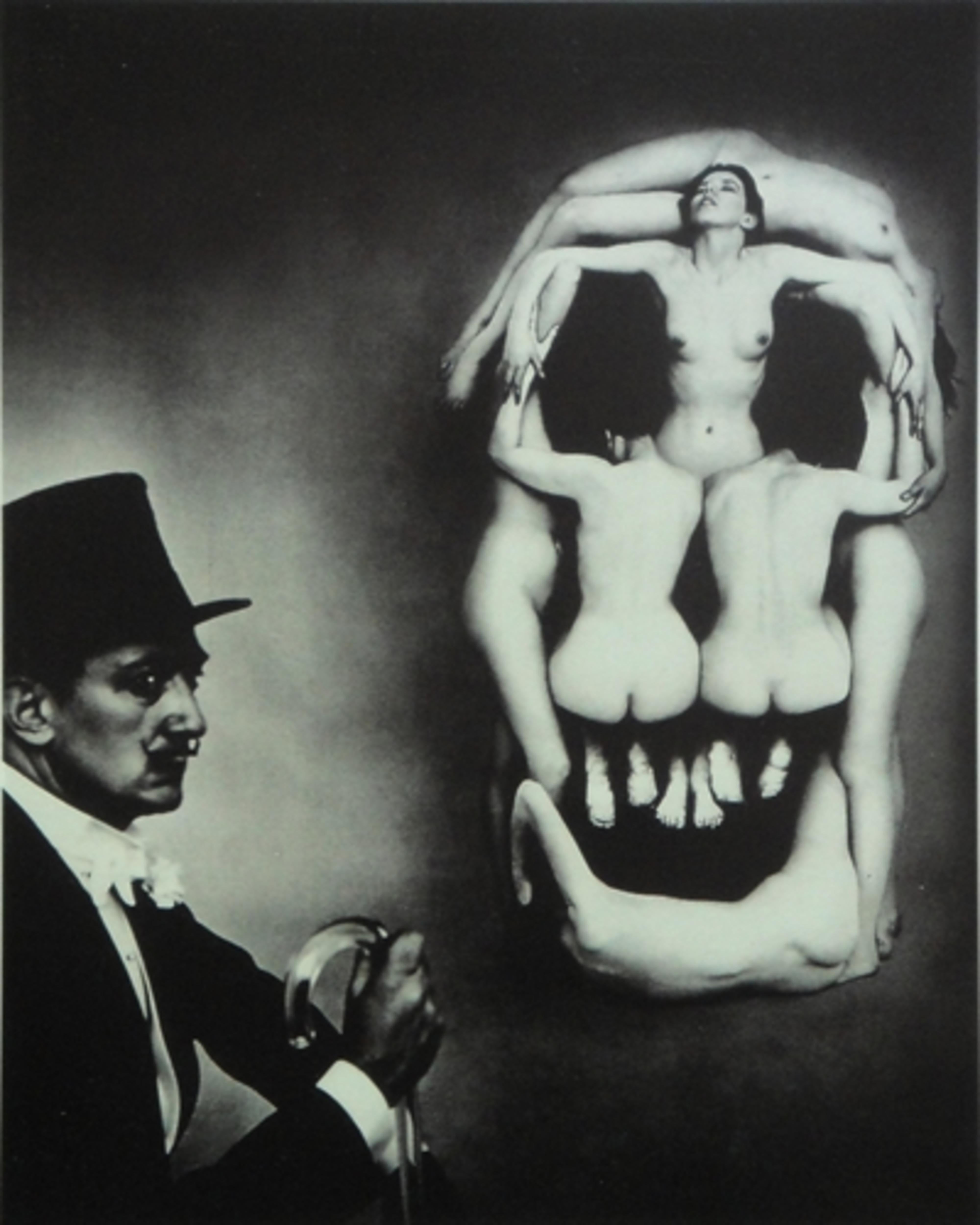Philippe Halsman Nude Photograph – In Voluptas Mors (Dalí)