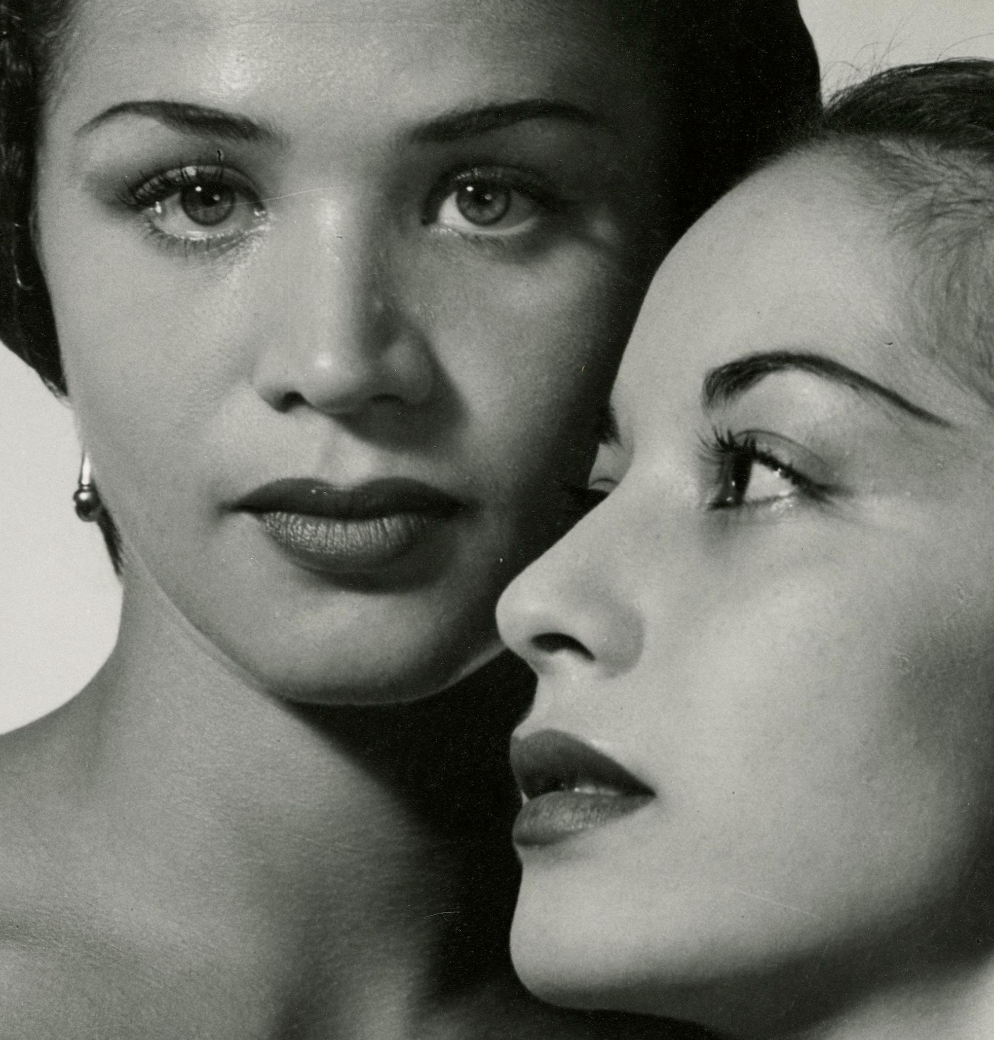 sin título (fotografía de moda de dos mujeres) - Photograph de Philippe Halsman