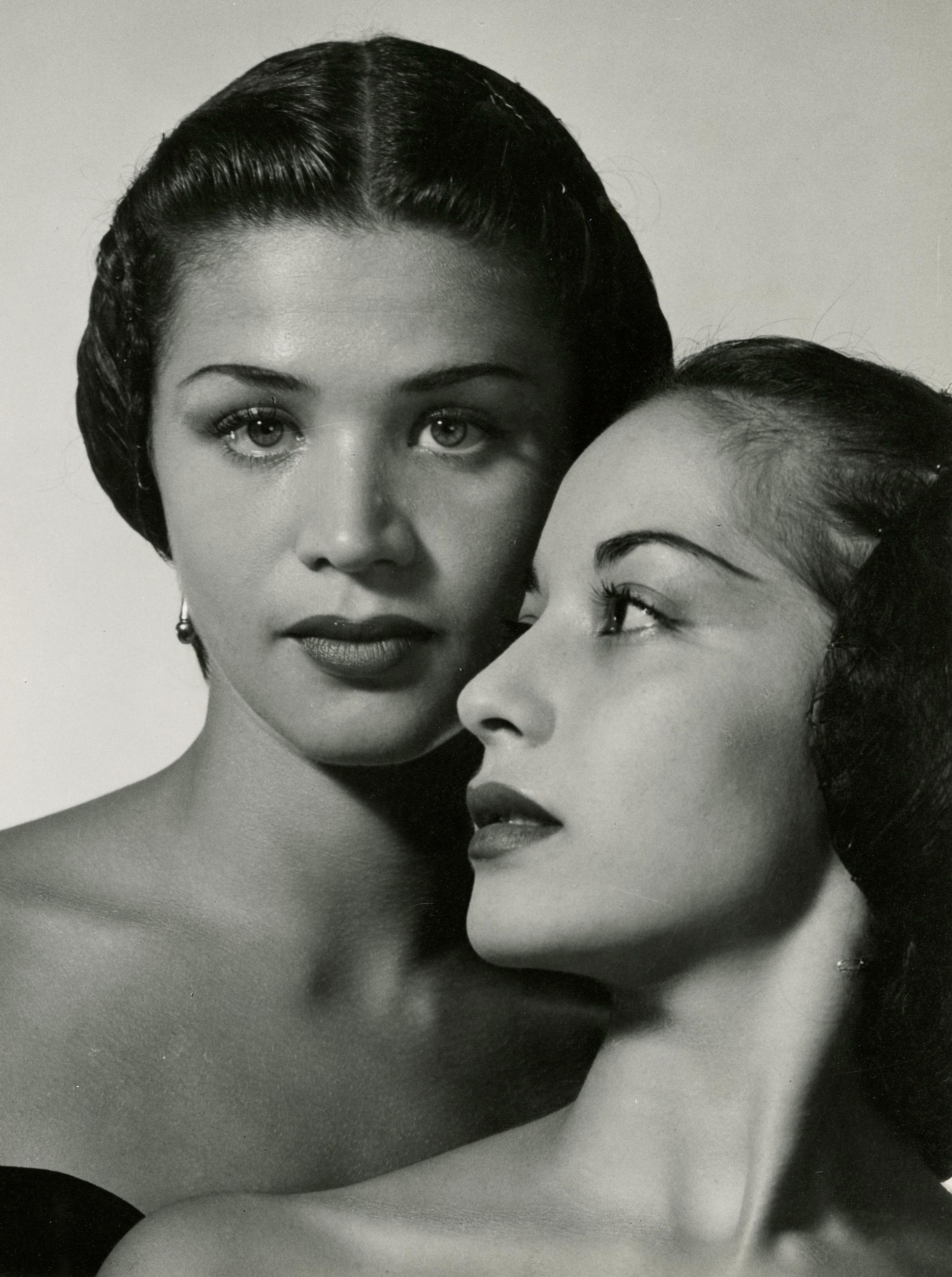 Retrato desconocido de dos mujeres
Gallatina de plata impresa, c. 1950
Firmado con el sello del fotógrafo en el verso
Parece ser una ilustración de portada de Life, pero no encuentro documentación.
Excelente estado
Tamaño de la imagen/hoja: 10 x 8