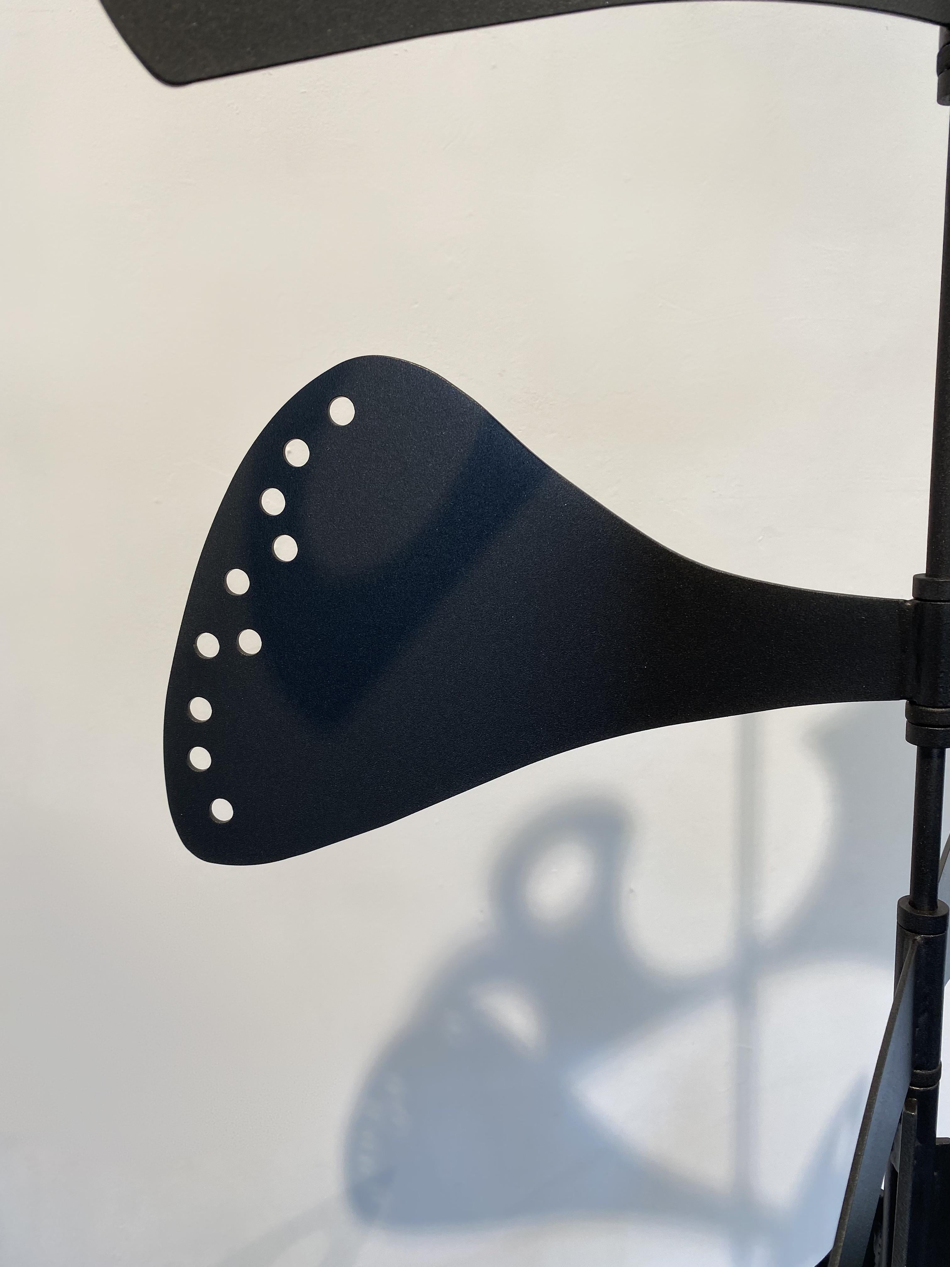 Girouette Automne – Sculpture von Philippe Hiquily