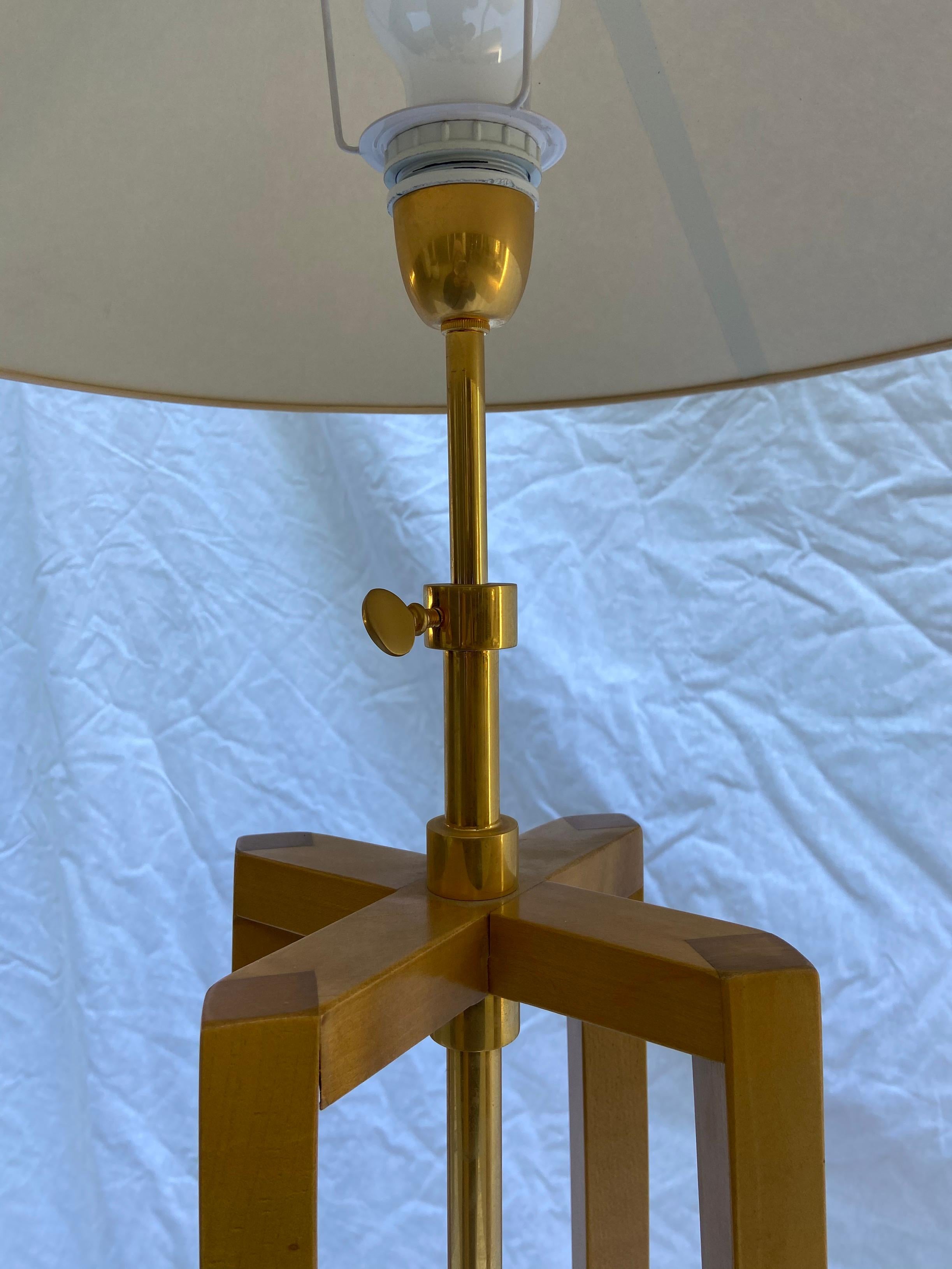 Philippe Hurel - Quadripod floor lamp
Circa 2000

Wood and brass

Measures: H 146 x D 50 cm.
 