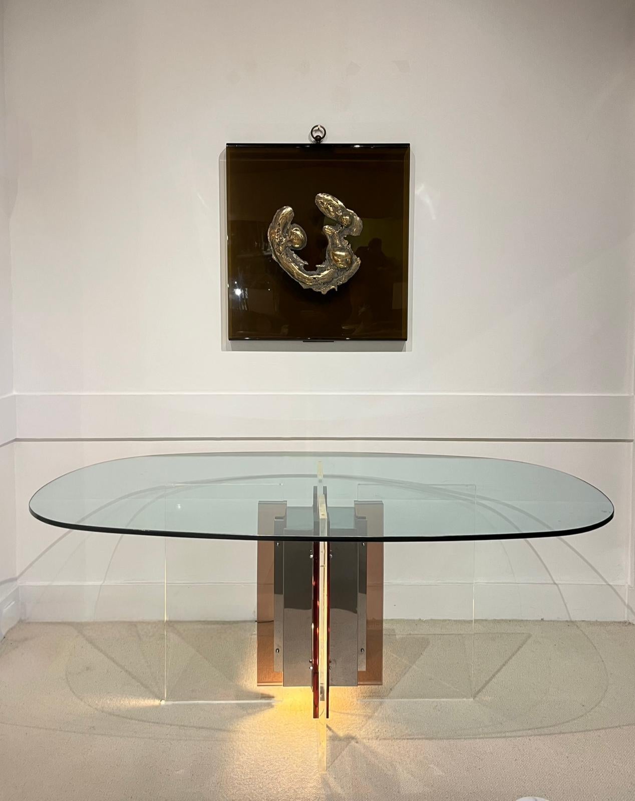 Philippe Jean
Table de salle à manger en lucite, chrome et verre. Lumière intégrée dans le support central. 
Signé par l'artiste.
France, vers 1970
L. 180 cm, L. 106 cm, H. 74 cm

