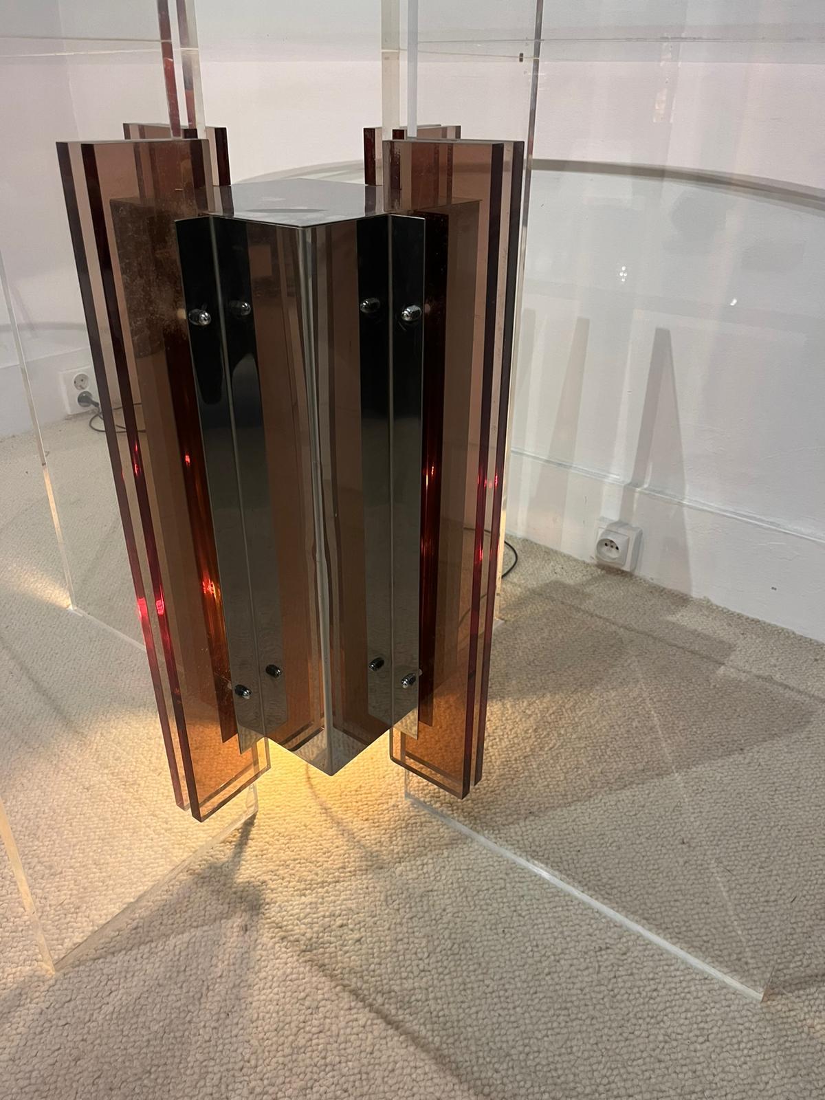 Verre Philippe Jean - Table de salle à manger en lucite, chrome et verre. Signé par l'artiste. en vente