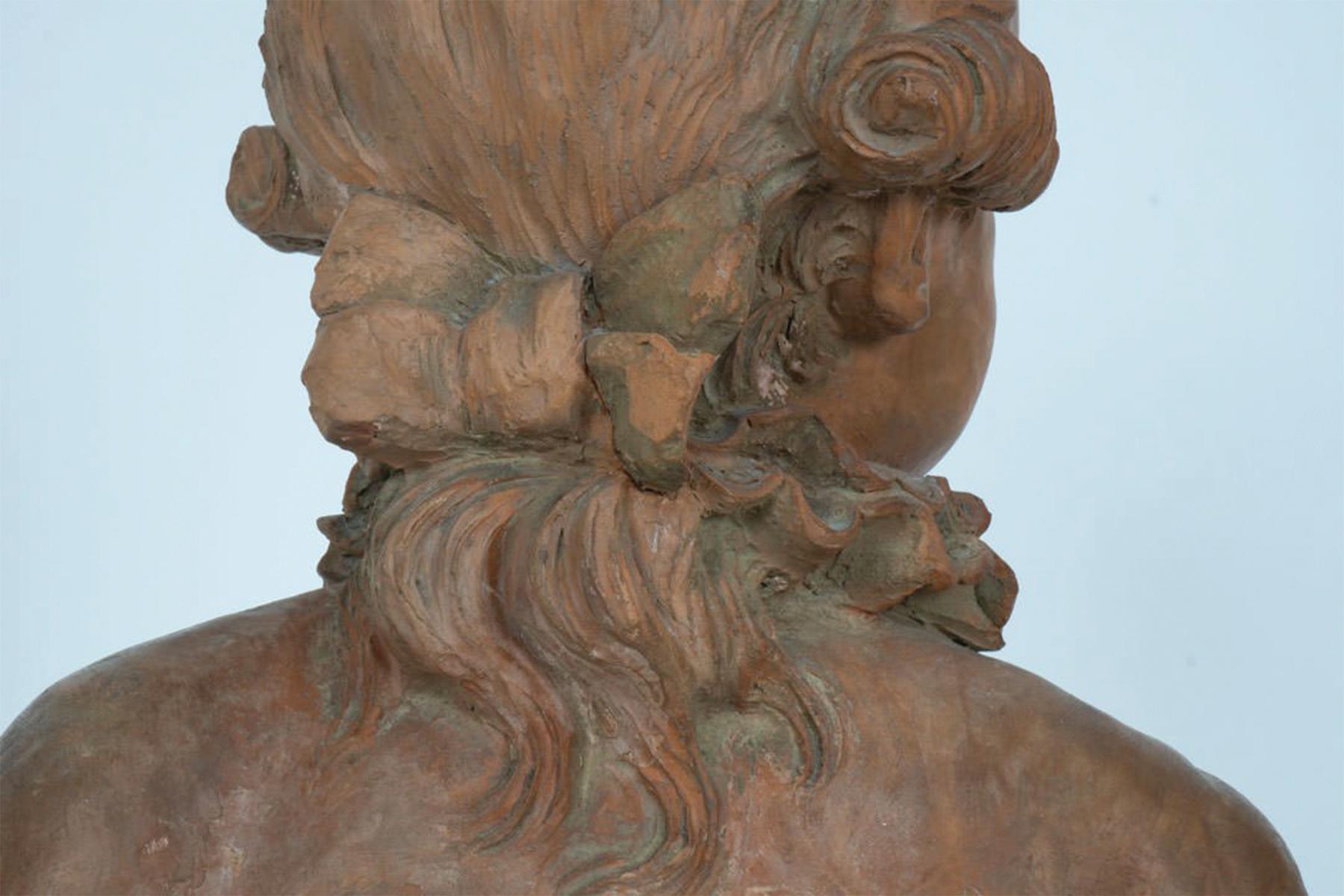 Buste en terre cuite d'un jeune homme, fin du XVIIIe siècle Sculpture française en vente 9