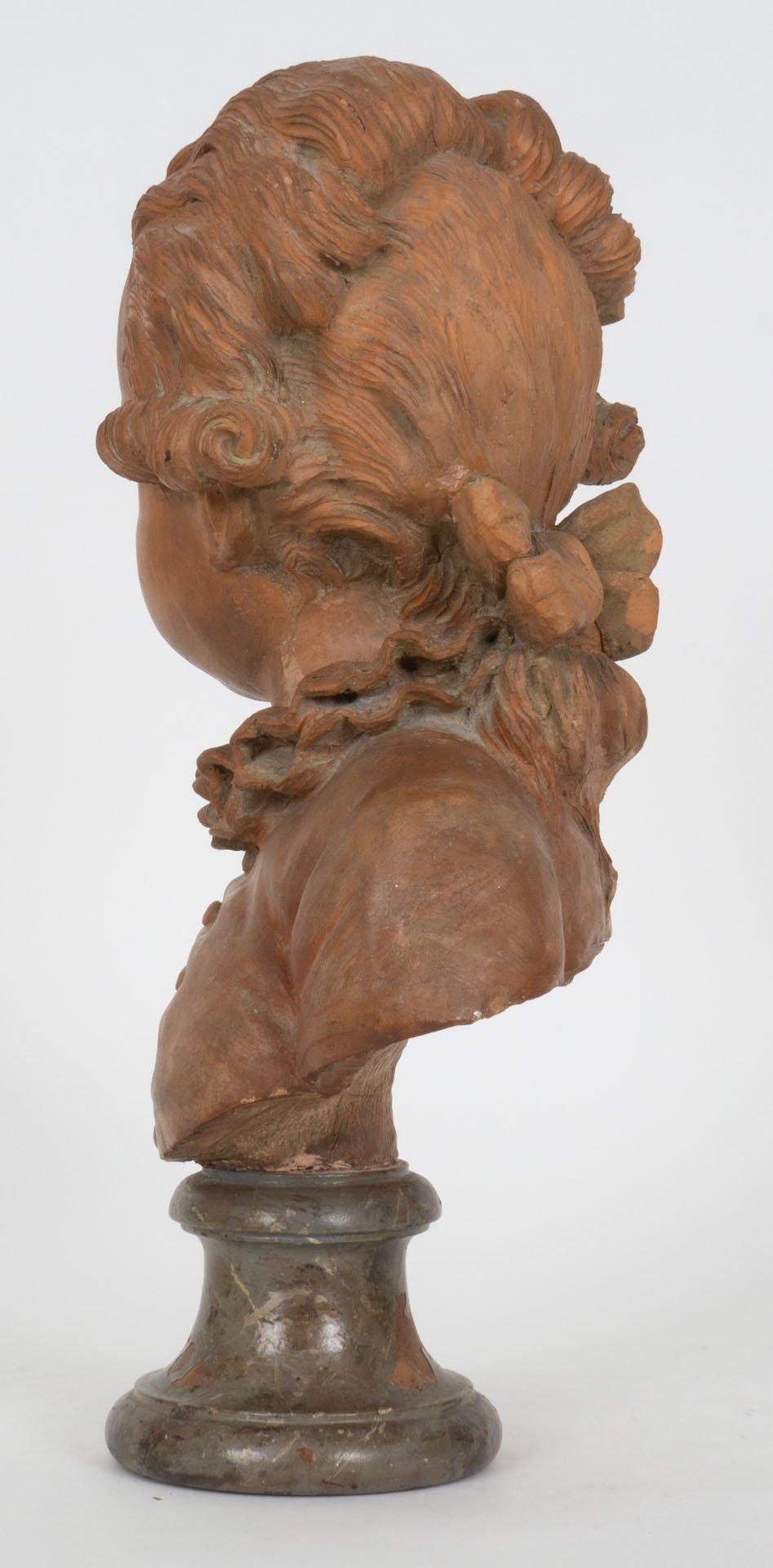 Buste en terre cuite d'un jeune homme, fin du XVIIIe siècle Sculpture française en vente 4