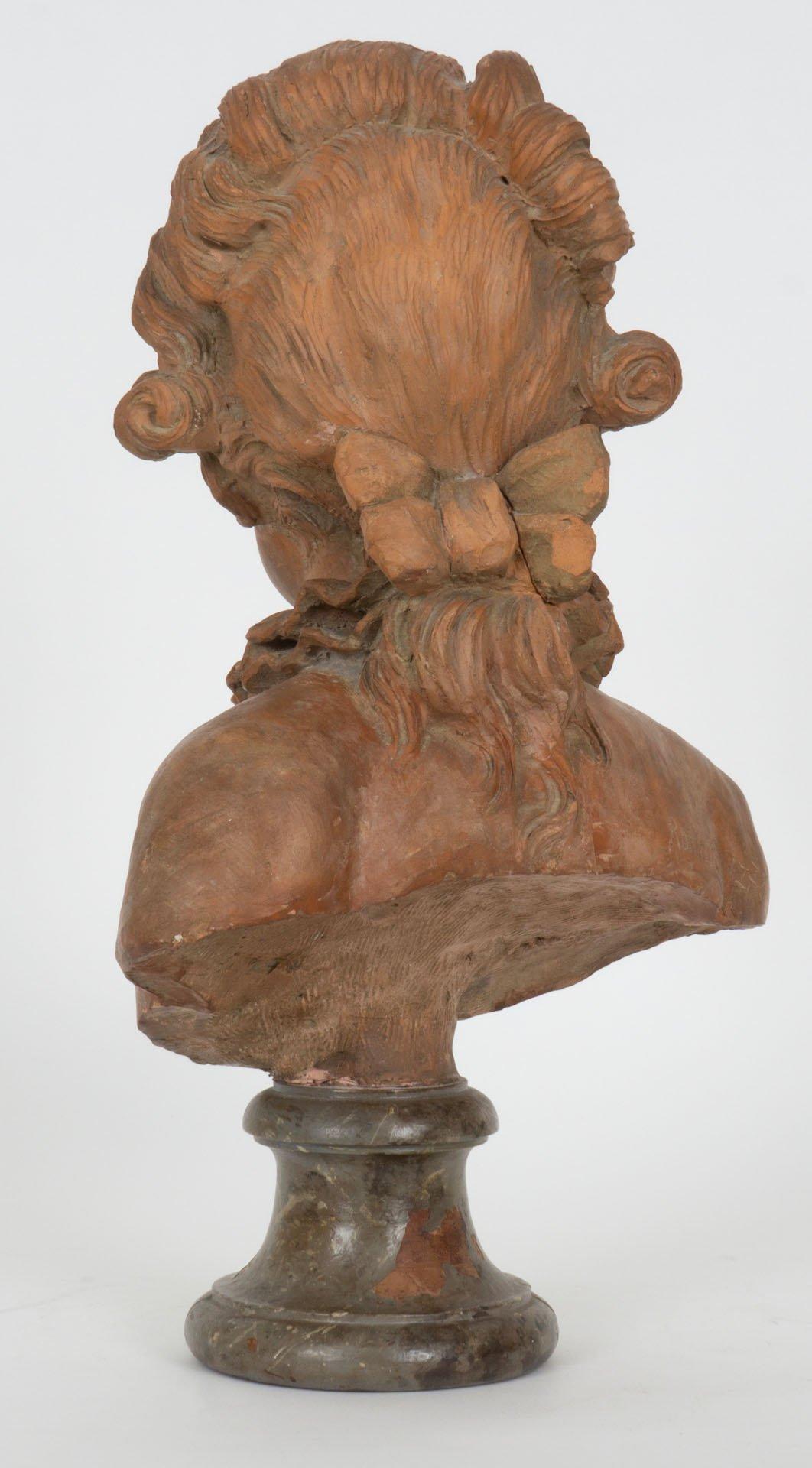 Buste en terre cuite d'un jeune homme, fin du XVIIIe siècle Sculpture française en vente 5