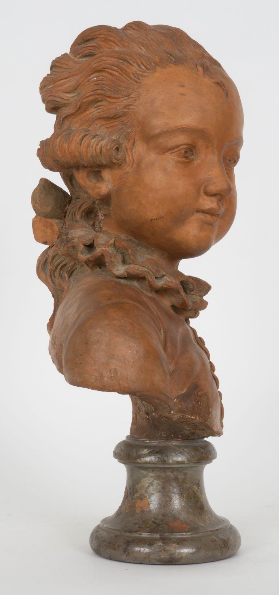 Buste en terre cuite d'un jeune homme, fin du XVIIIe siècle Sculpture française en vente 6