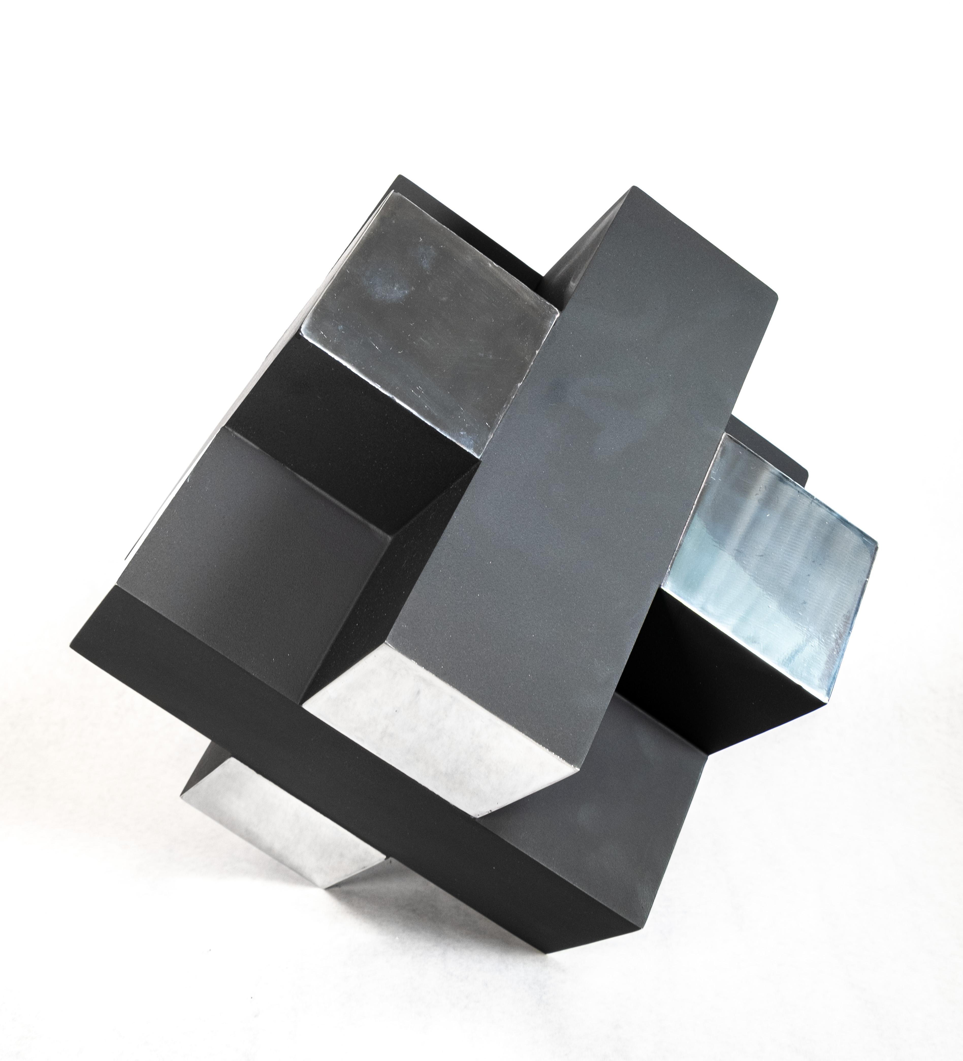 12 Inch Cube Black 1/10 - Modern, intersecting geometric, aluminum sculpture - Contemporain Sculpture par Philippe Pallafray