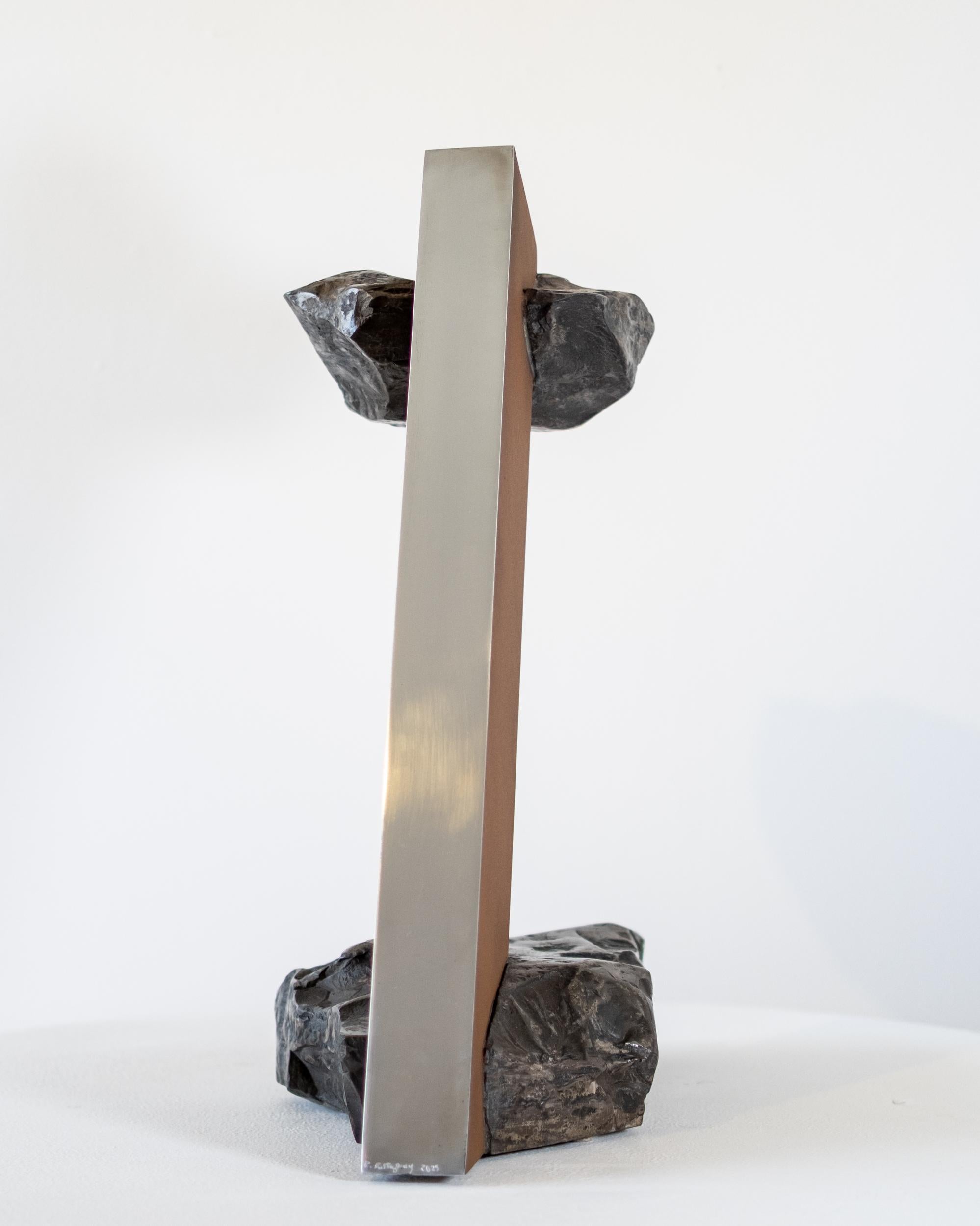 Diese zeitgenössische Metallskulptur für den Innenbereich wurde von Philippe Pallafray handgeschmiedet.

Das provokante abstrakte Werk von Philippe Pallafray hat ein internationales Publikum gefunden. Der in Quebec lebende Künstler hat eine