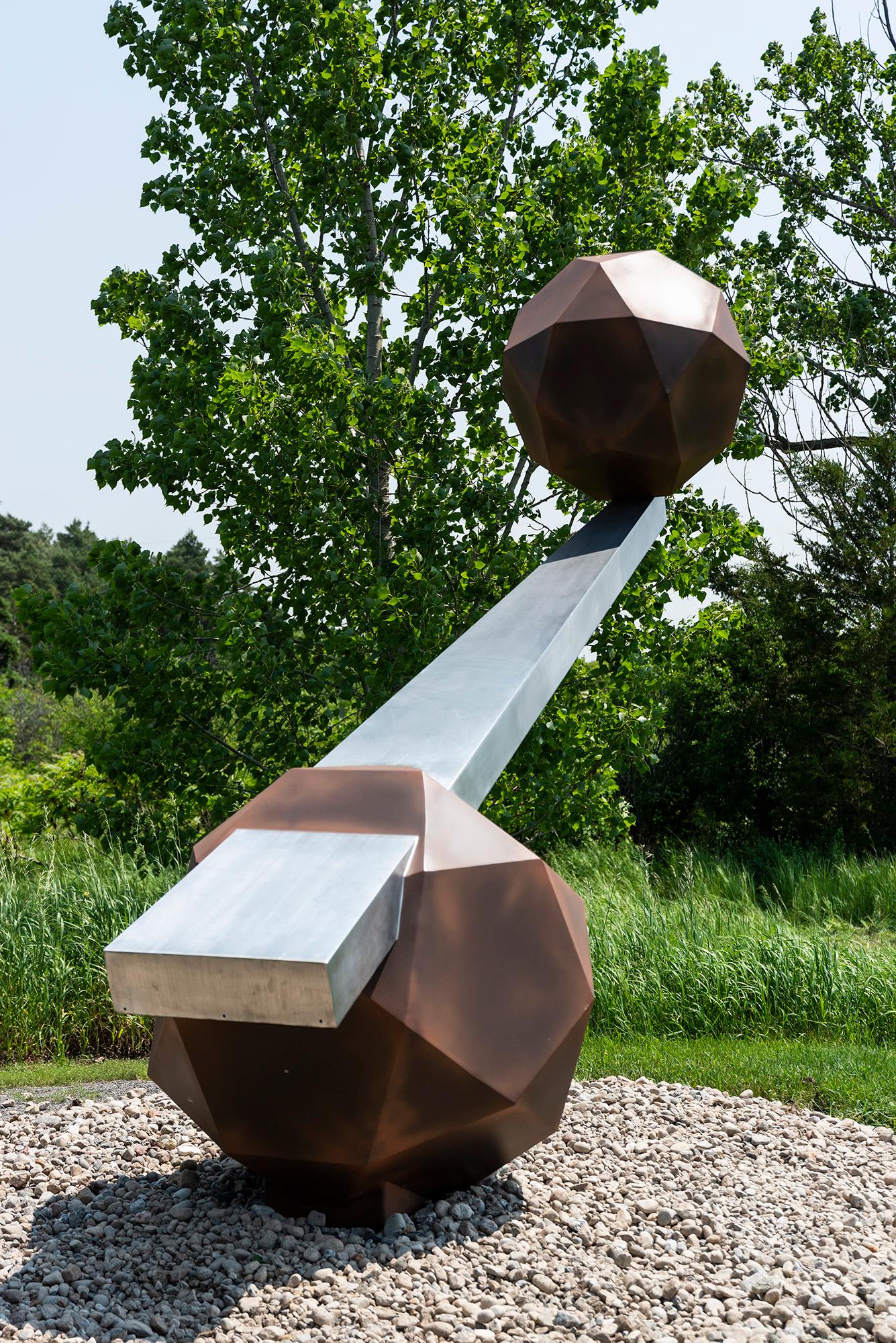 Questa scultura contemporanea da esterno è stata forgiata a mano in alluminio da Philippe Pallafray.

Le provocatorie opere scultoree astratte di Philippe Pallafray hanno trovato un pubblico internazionale. L'artista del Quebec ha sviluppato uno