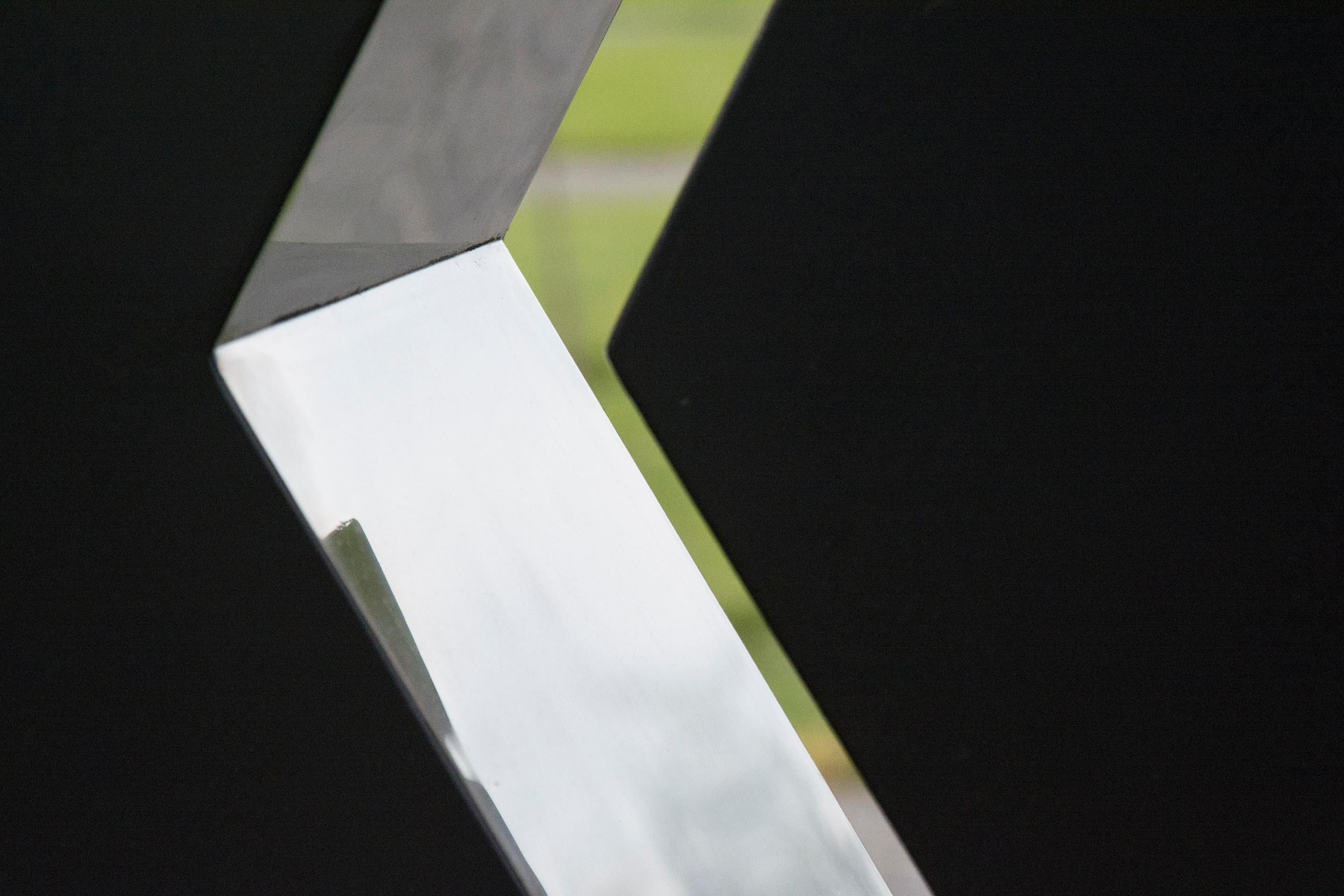 Aquagraphie Variation 2 - moderne, géométrique abstraite, sculpture en acier d'extérieur en vente 3