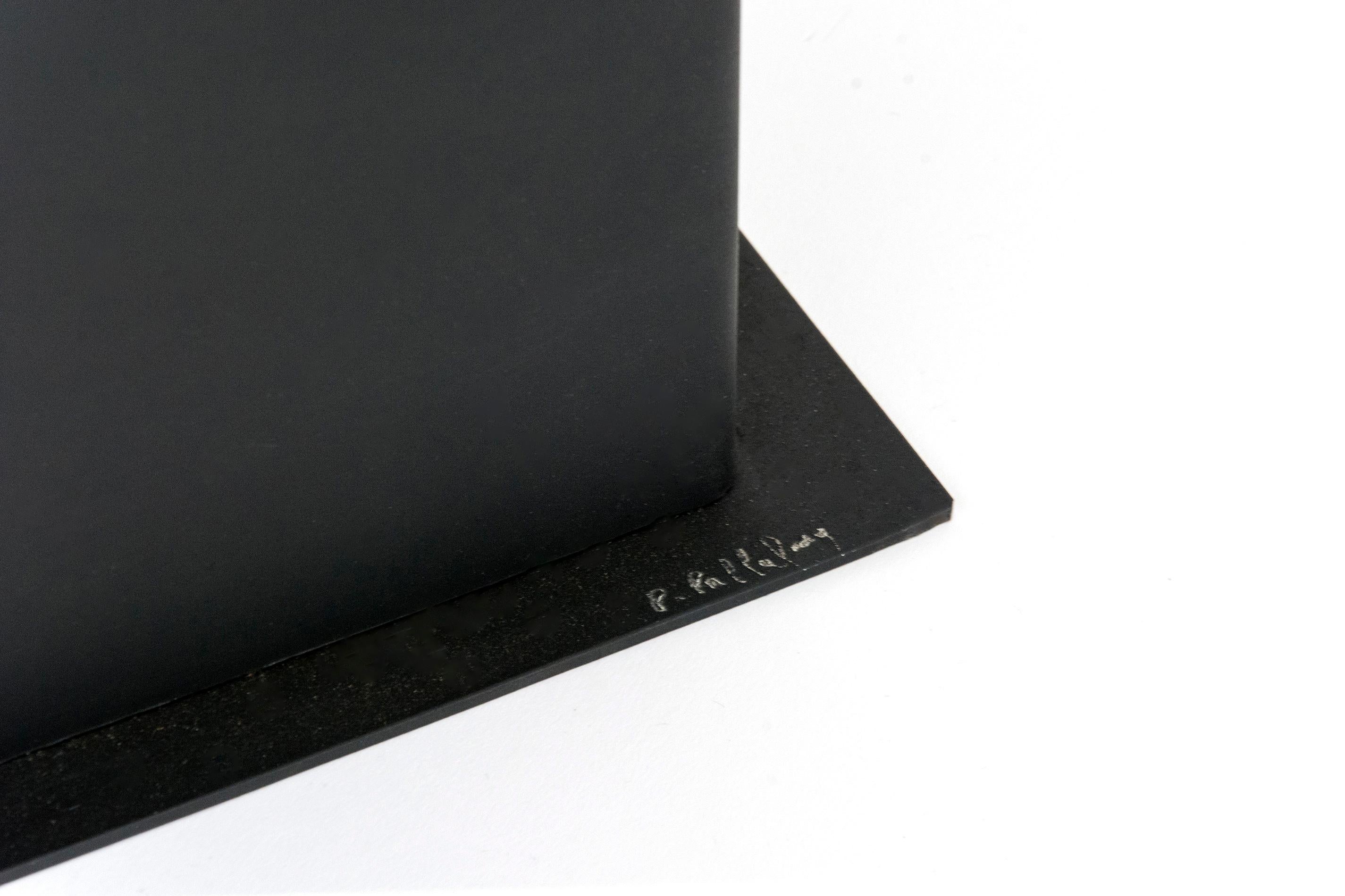 Athabasca Black 2/10- alta, moderna, geometrica, contemporanea, scultura in acciaio - Abstract Sculpture Nero di Philippe Pallafray