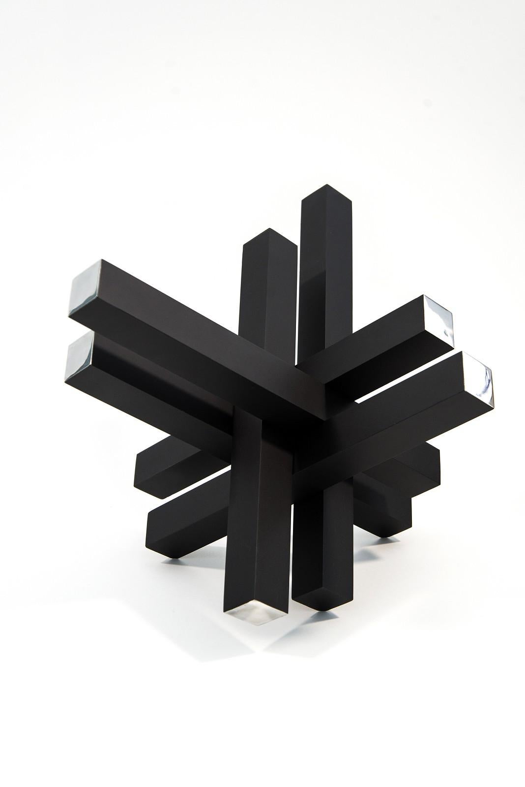 Attraction Black - dynamic, intersecting geometry, modern, aluminum sculpture - Contemporary Sculpture by Philippe Pallafray