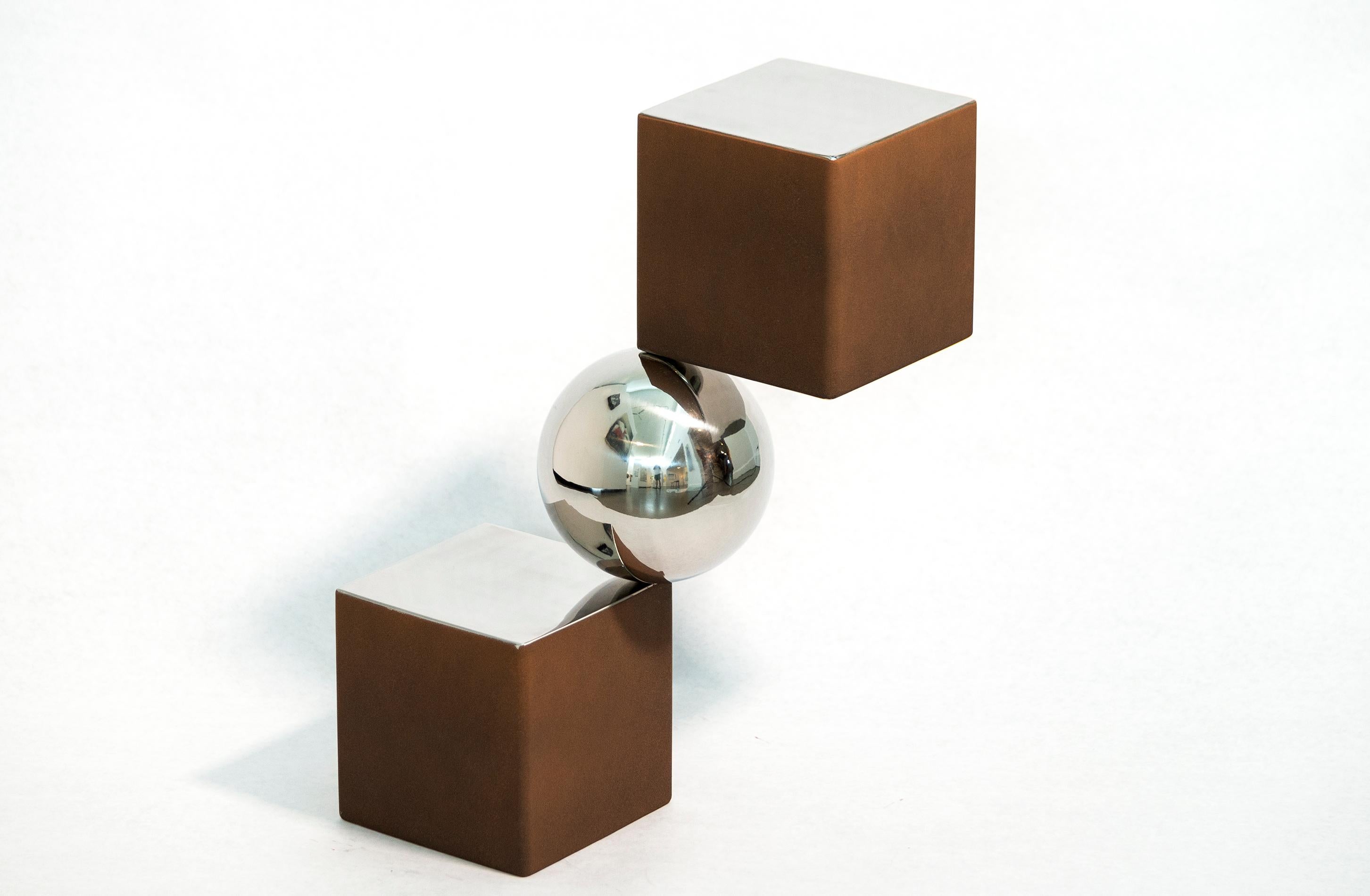 Equilibre 2 tons 1/10 - sculpture géométrique abstraite, moderne, en aluminium poli - Sculpture de Philippe Pallafray