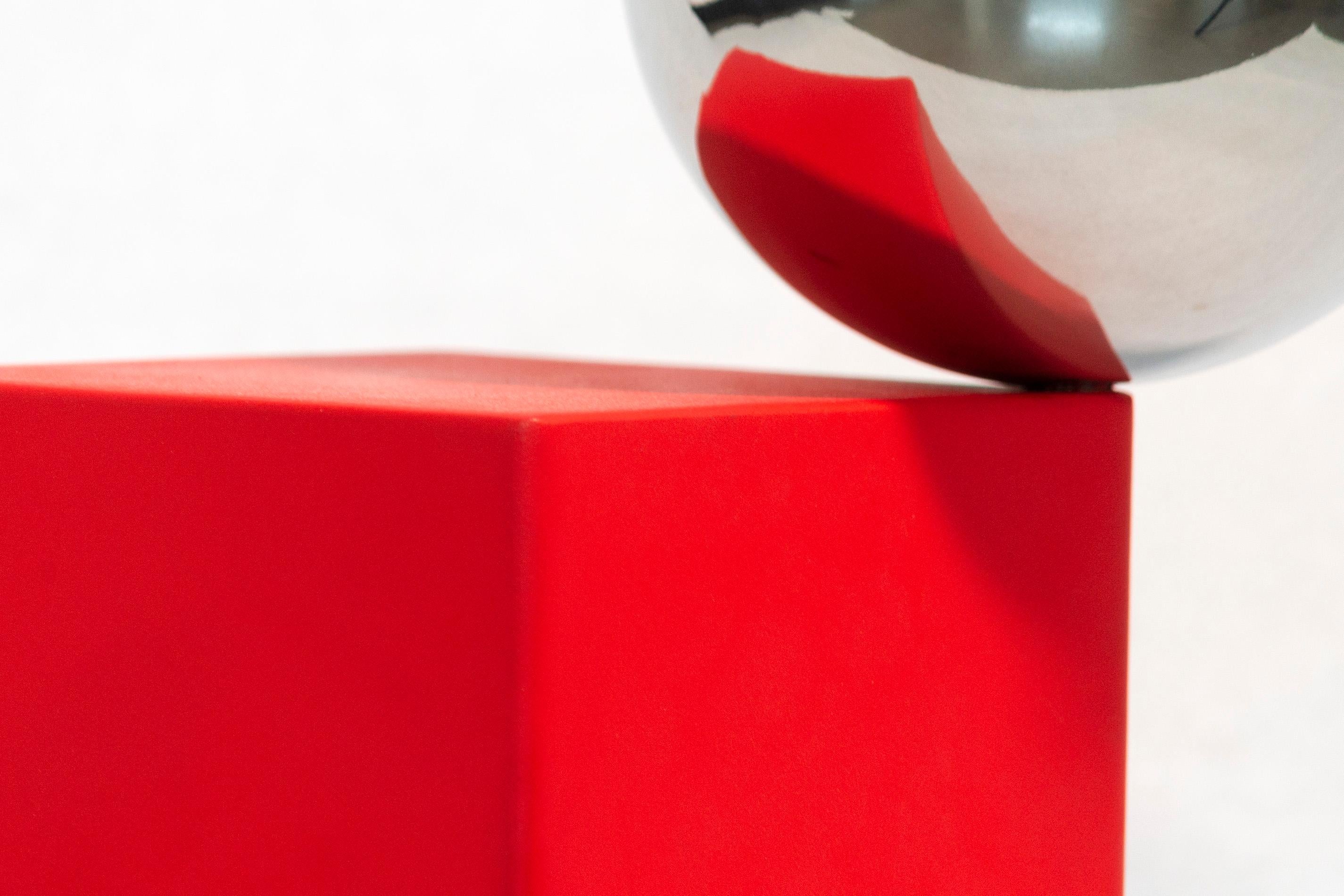 Equilibre 4/10 - rouge, géométrique abstrait, moderne, réfléchissant, sculpture en aluminium - Contemporain Sculpture par Philippe Pallafray