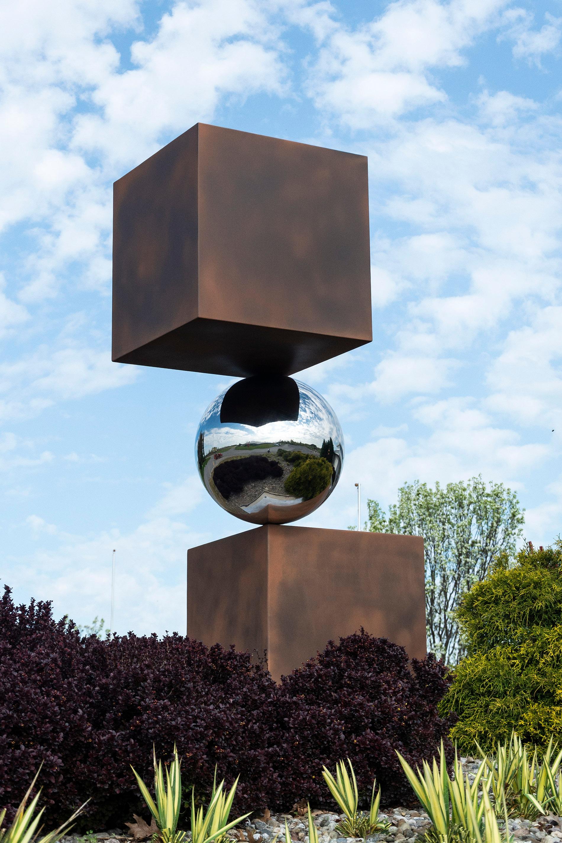 Equilibre Rouille 3/10, sculpture d'extérieur abstraite géométrique et moderne en aluminium - Contemporain Sculpture par Philippe Pallafray