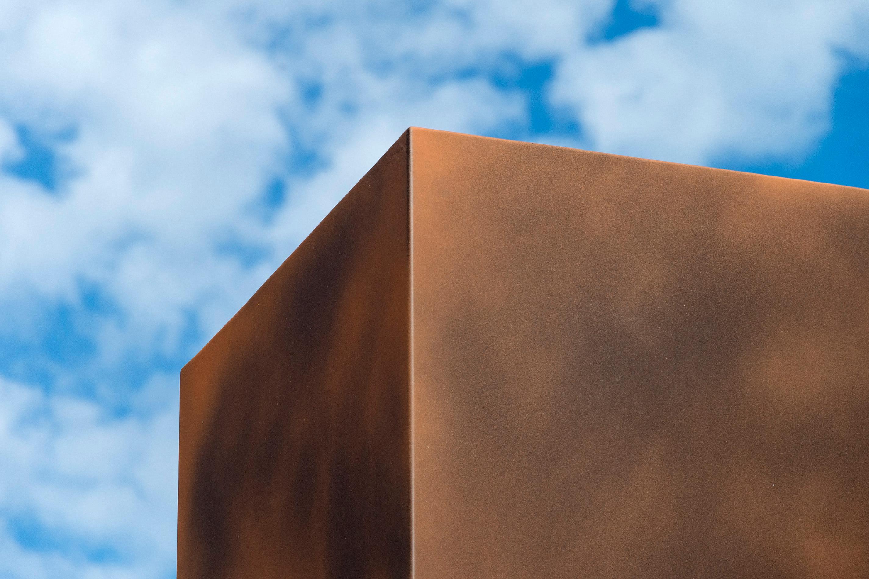 Equilibre Rouille 3/10, sculpture d'extérieur abstraite géométrique et moderne en aluminium en vente 2