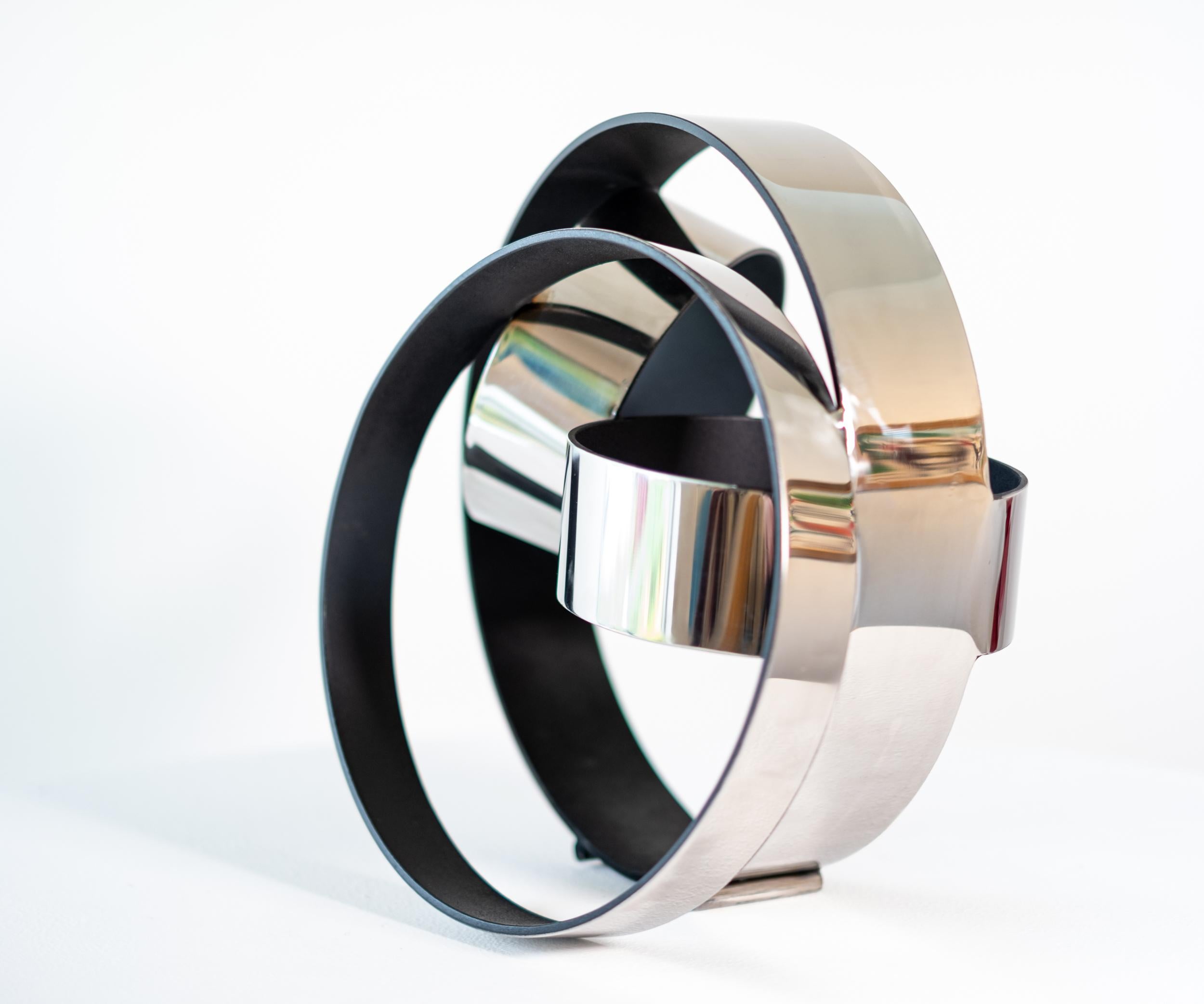 Four Ring Temps Zero Black 1/10 - scultura moderna, minimalista, in metallo per interni - Sculpture di Philippe Pallafray