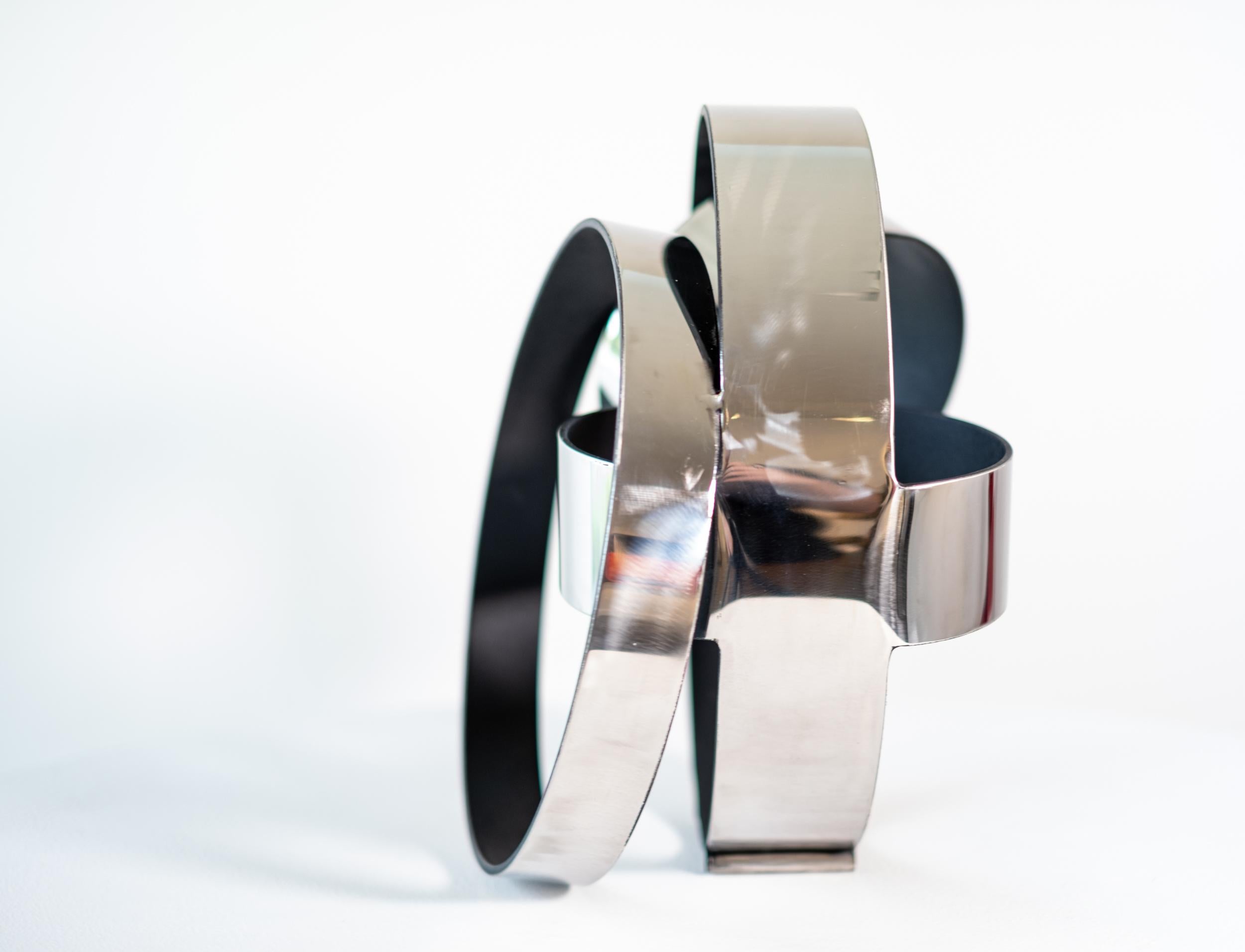 Four Ring Temps Zero Black 1/10 - scultura moderna, minimalista, in metallo per interni - Sculpture Contemporaneo di Philippe Pallafray
