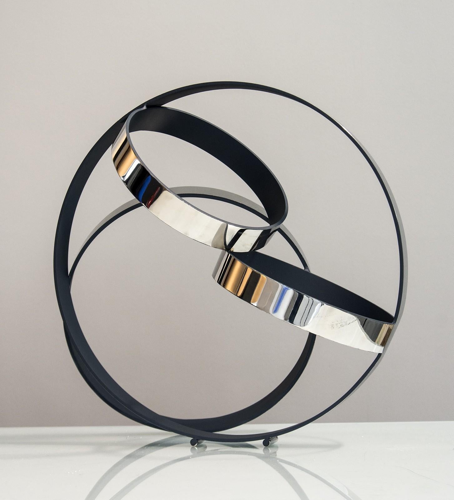 Four Ring Temps Zero Blue Poseidon 3/10 - Steel rings with blue interior - Contemporary Sculpture by Philippe Pallafray