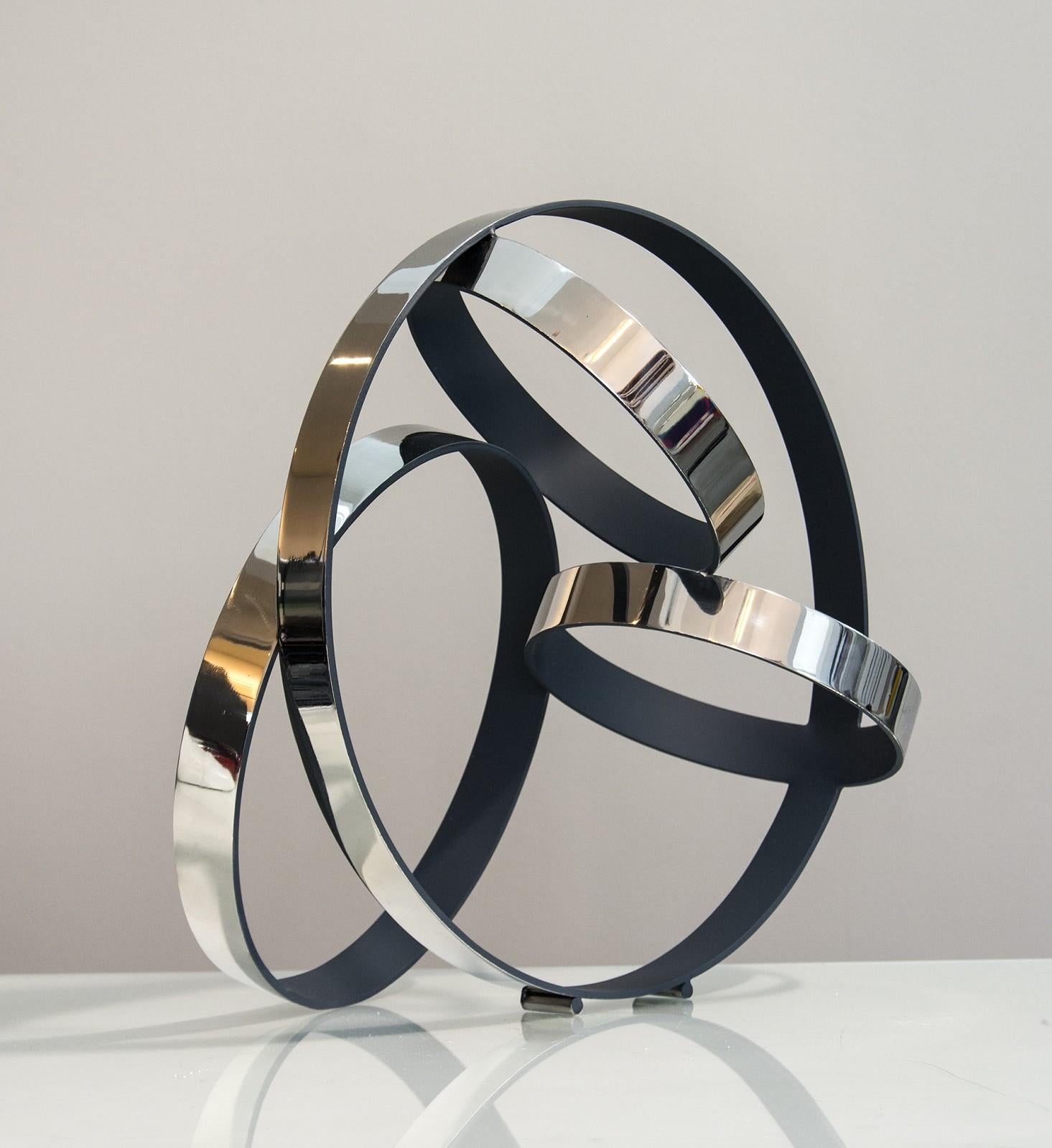 Four Ring Temps Zero Blue Poseidon 3/10 - Steel rings with blue interior - Gray Abstract Sculpture by Philippe Pallafray