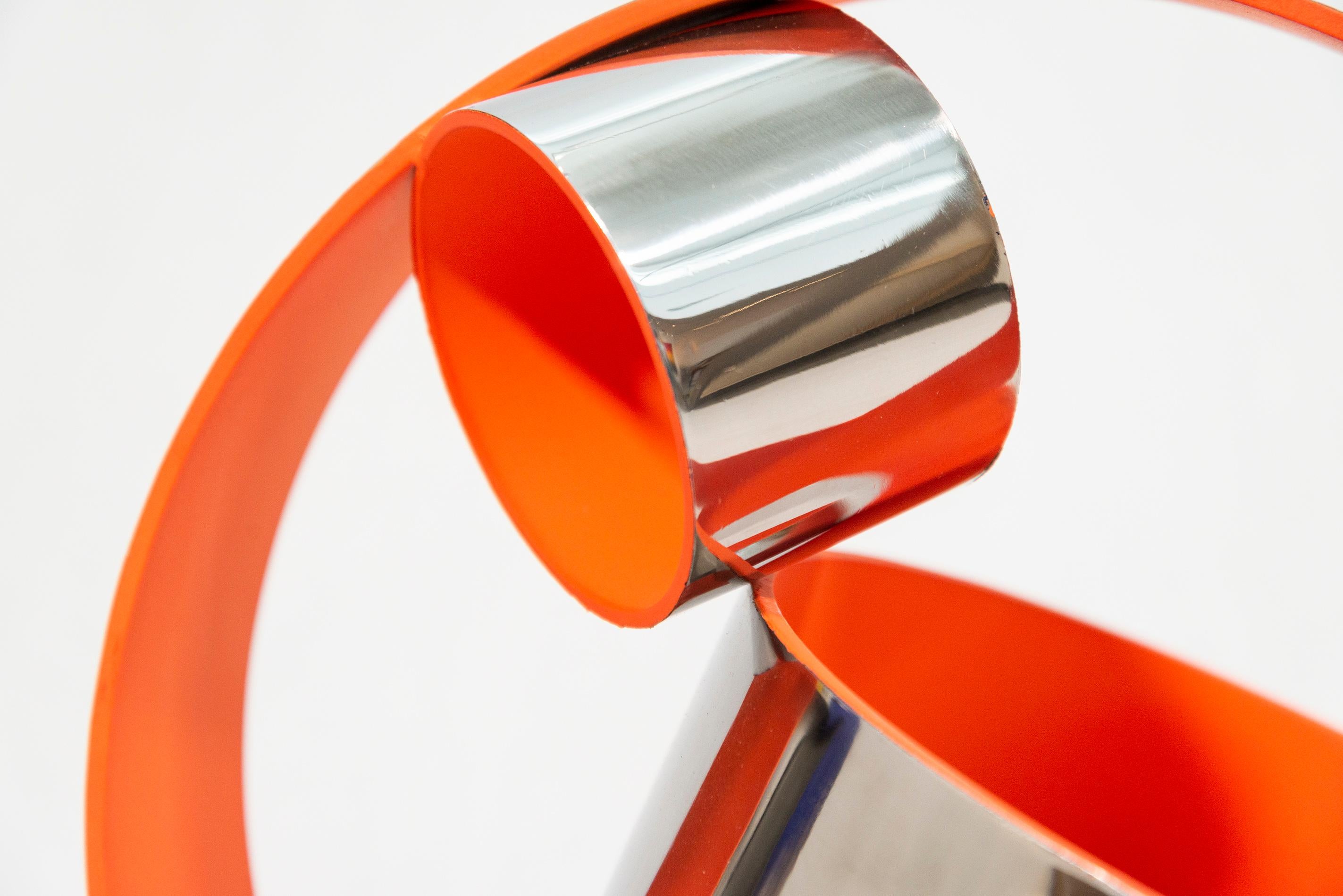 Quatre anneaux Temps Zero orange 1/10 - abstrait, acier inoxydable, sculpture en vente 1