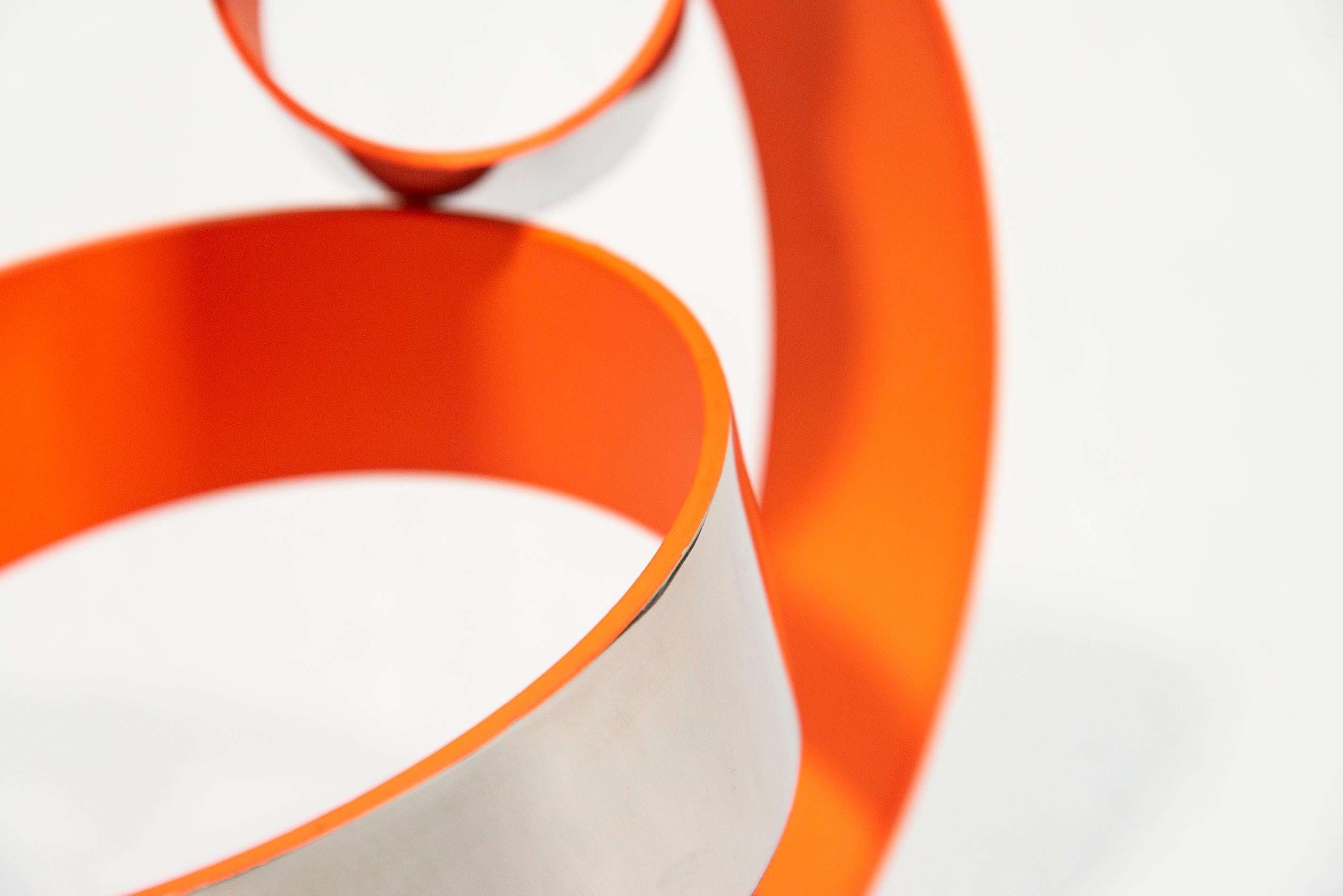 Quatre anneaux Temps Zero orange 1/10 - abstrait, acier inoxydable, sculpture en vente 3